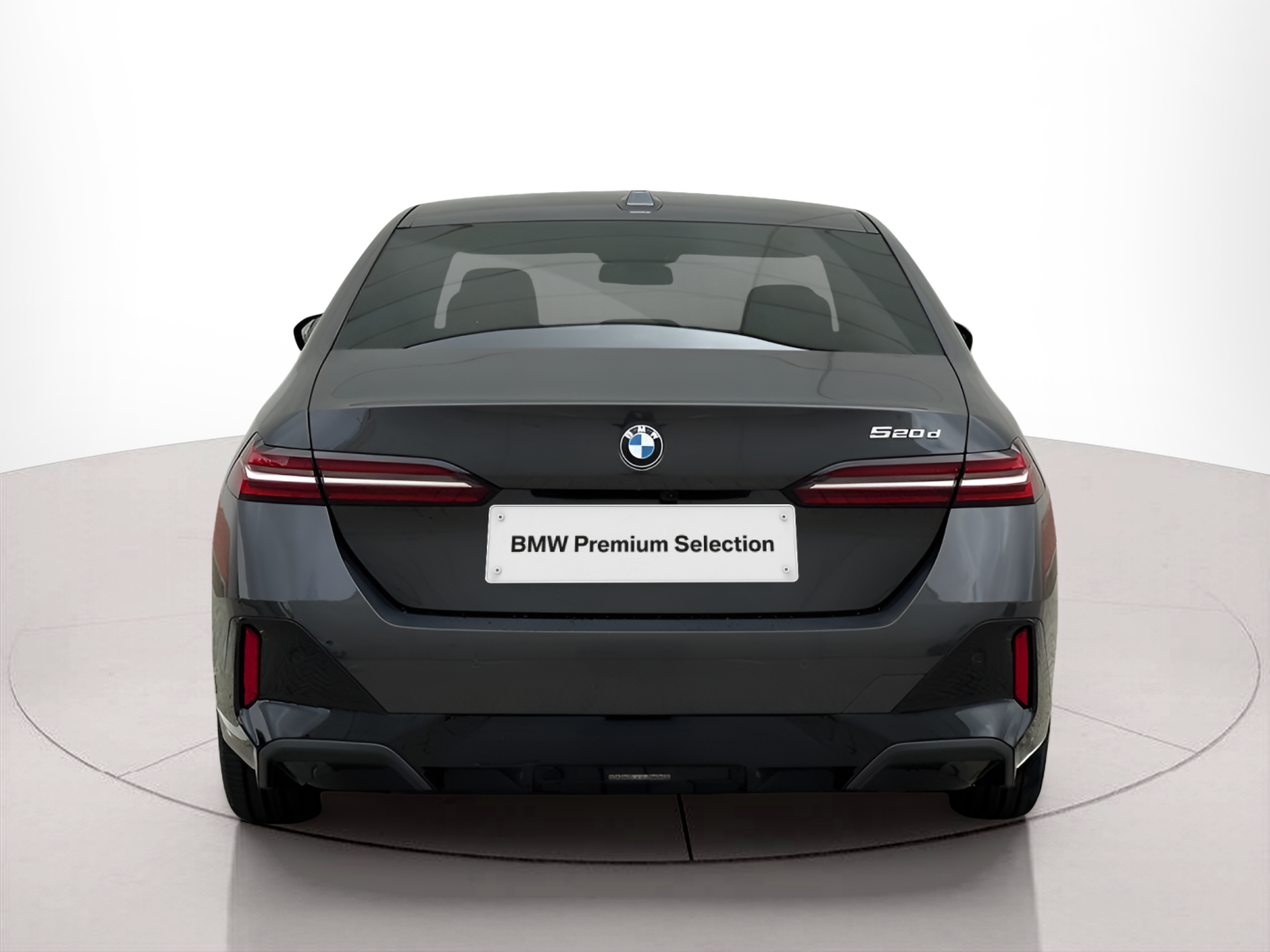 BMW Série 5 520d Berlina color Gris. Año 2023. 145KW(197CV). Diesel. En concesionario BMcar Guimarães de Guimarães