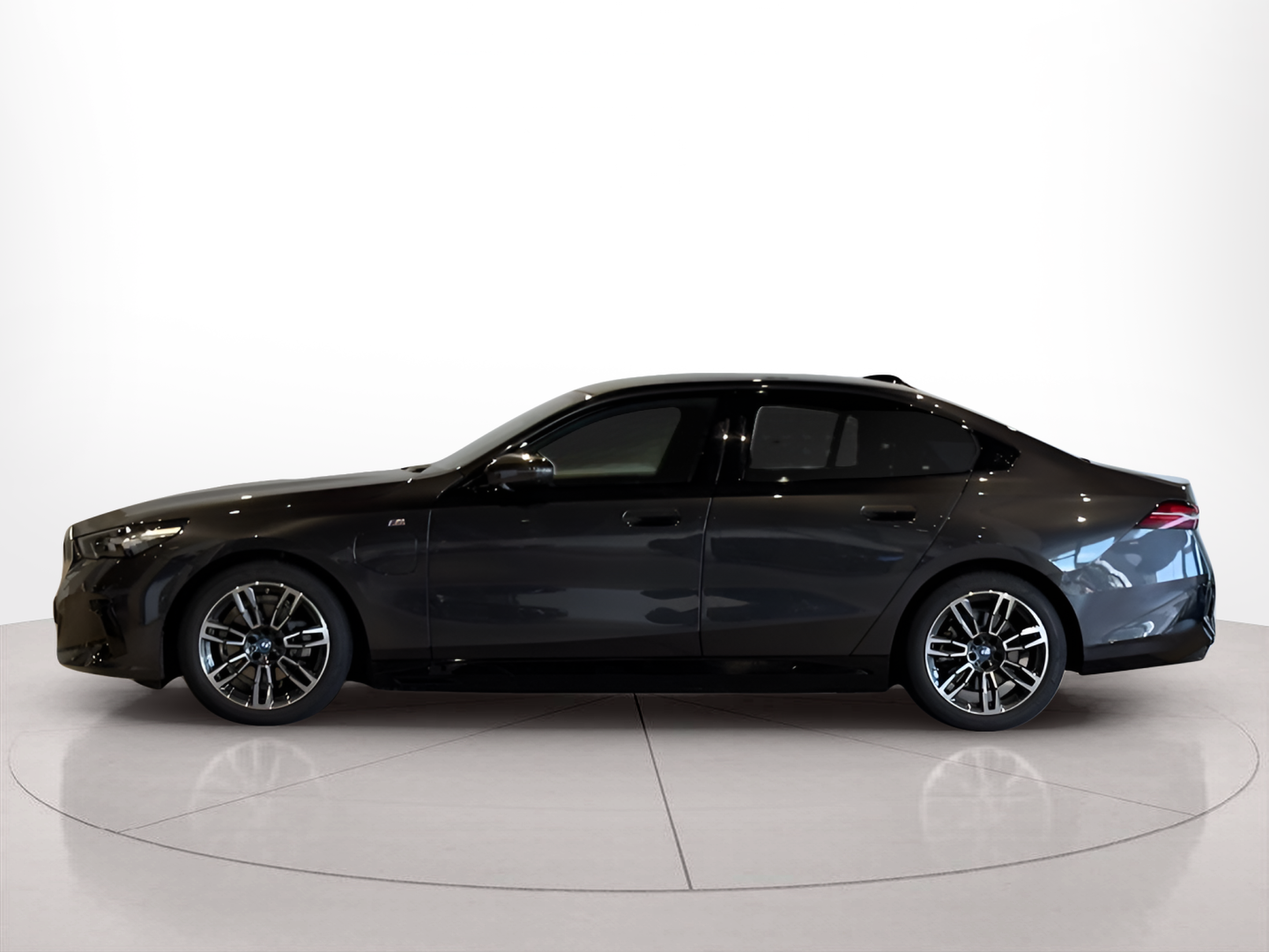 Fotos de BMW Série 5 530e Berlina color Gris. Año 2024. 220KW(299CV). Elétrico / Gasolina Híbrido. En concesionario BMcar Braga de Braga