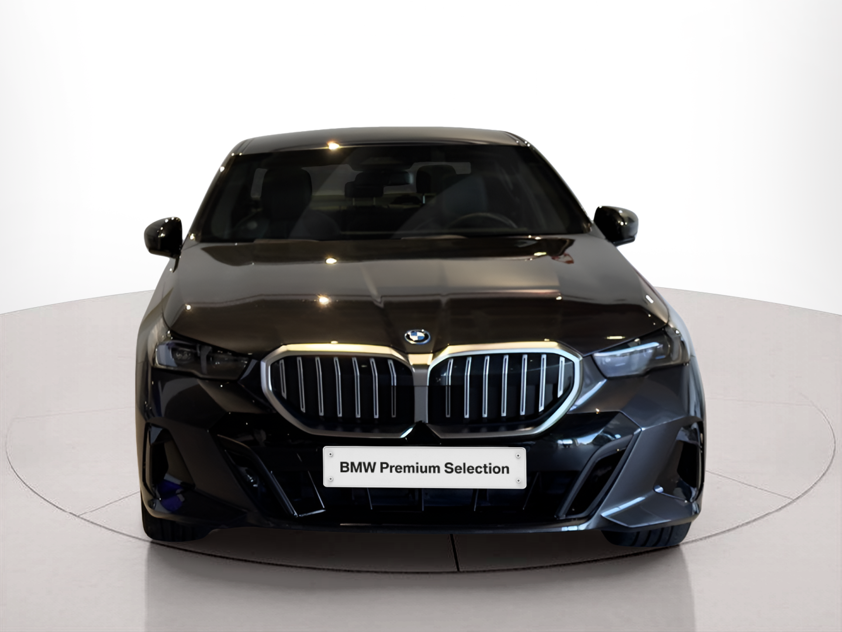 Fotos de BMW Série 5 530e Berlina color Gris. Año 2024. 220KW(299CV). Elétrico / Gasolina Híbrido. En concesionario BMcar Braga de Braga