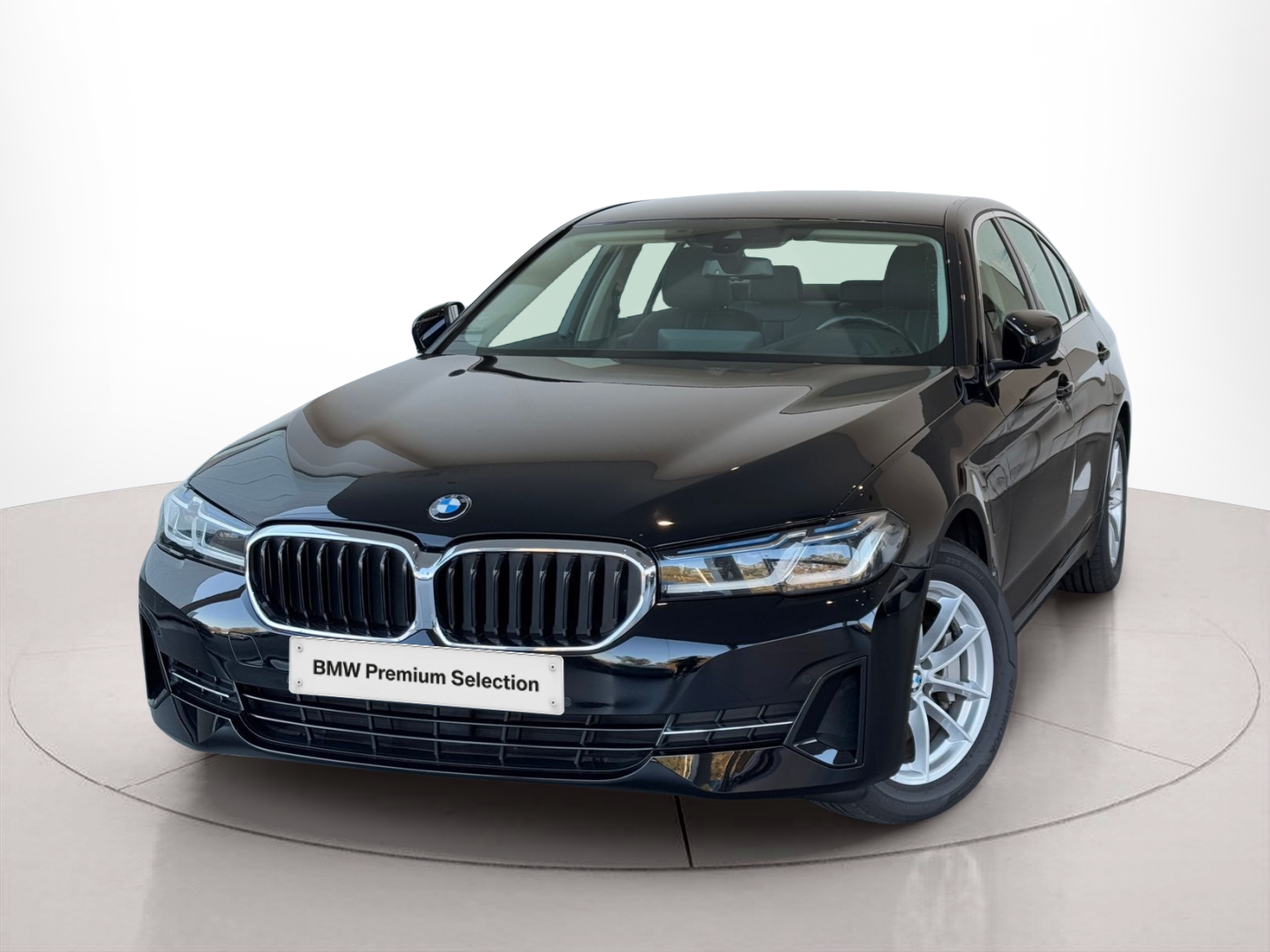 Fotos de BMW Série 5 530e Berlina color Negro. Año 2020. 215KW(292CV). Elétrico / Gasolina Híbrido. En concesionario BMcar Braga de Braga