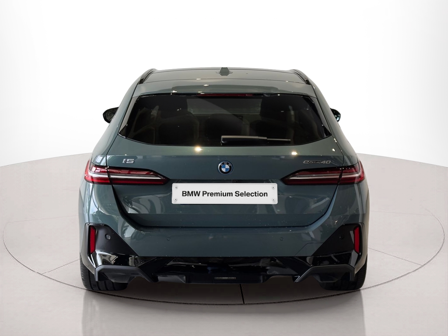 BMW i5 eDrive40 color Verde. Año 2024. 250KW(340CV). Elétrico. En concesionario BMcar Braga de Braga