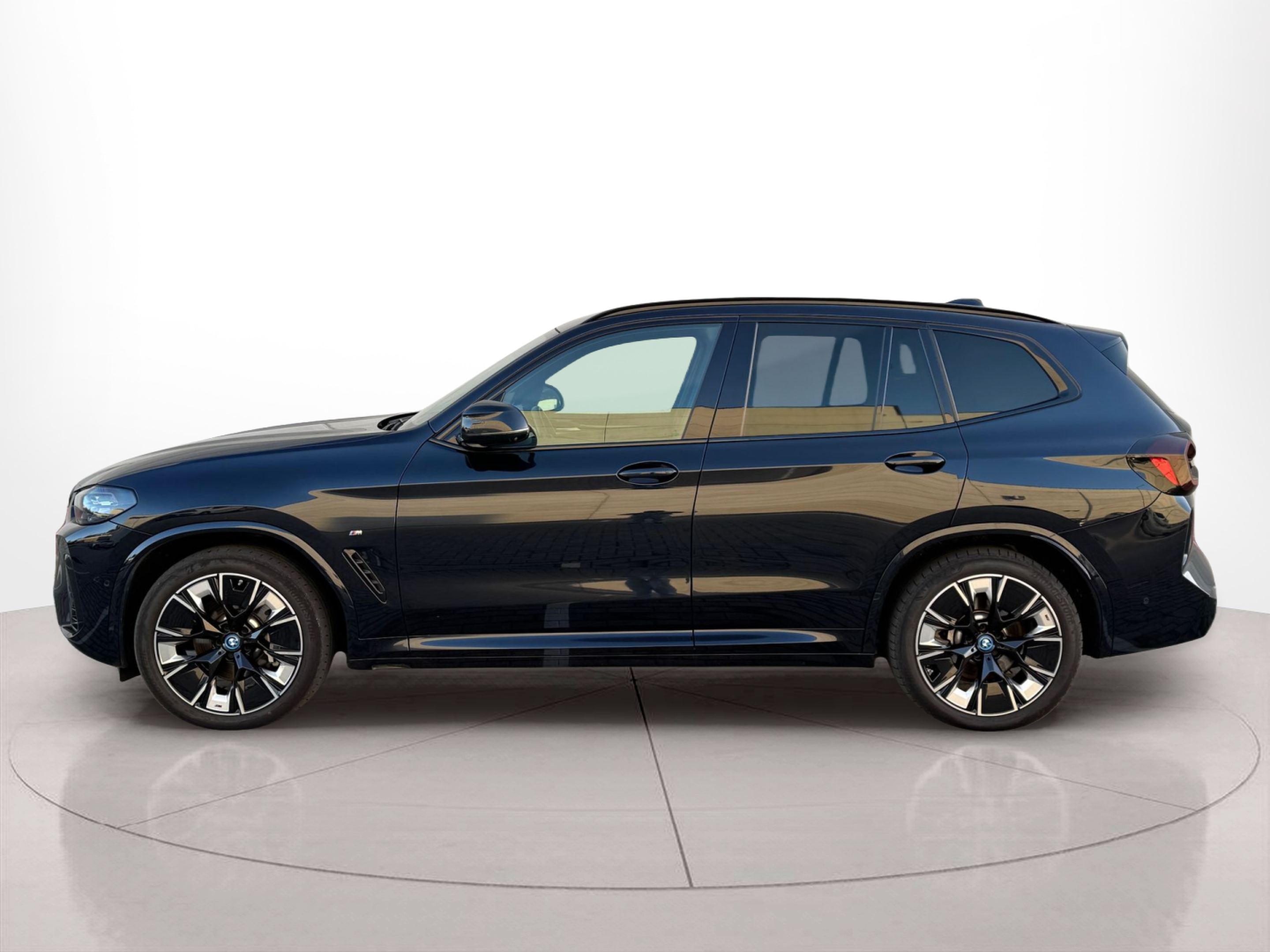 Fotos de BMW iX3 iX3 80 kWh color Negro. Año 2024. 210KW(286CV). Elétrico. En concesionario BMcar Guimarães de Guimarães