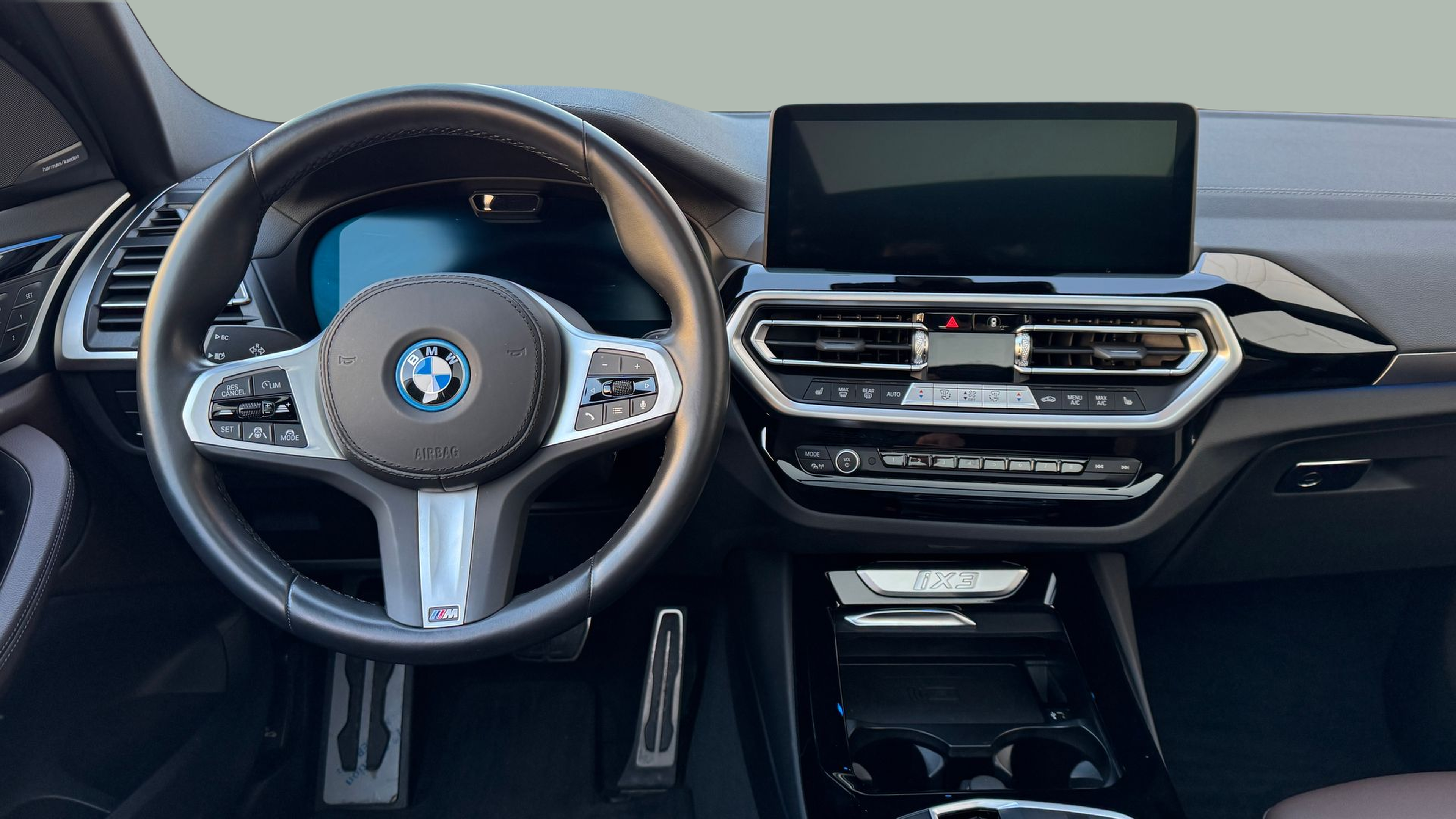 BMW iX3 iX3 80 kWh color Negro. Año 2024. 210KW(286CV). Elétrico. En concesionario BMcar Guimarães de Guimarães