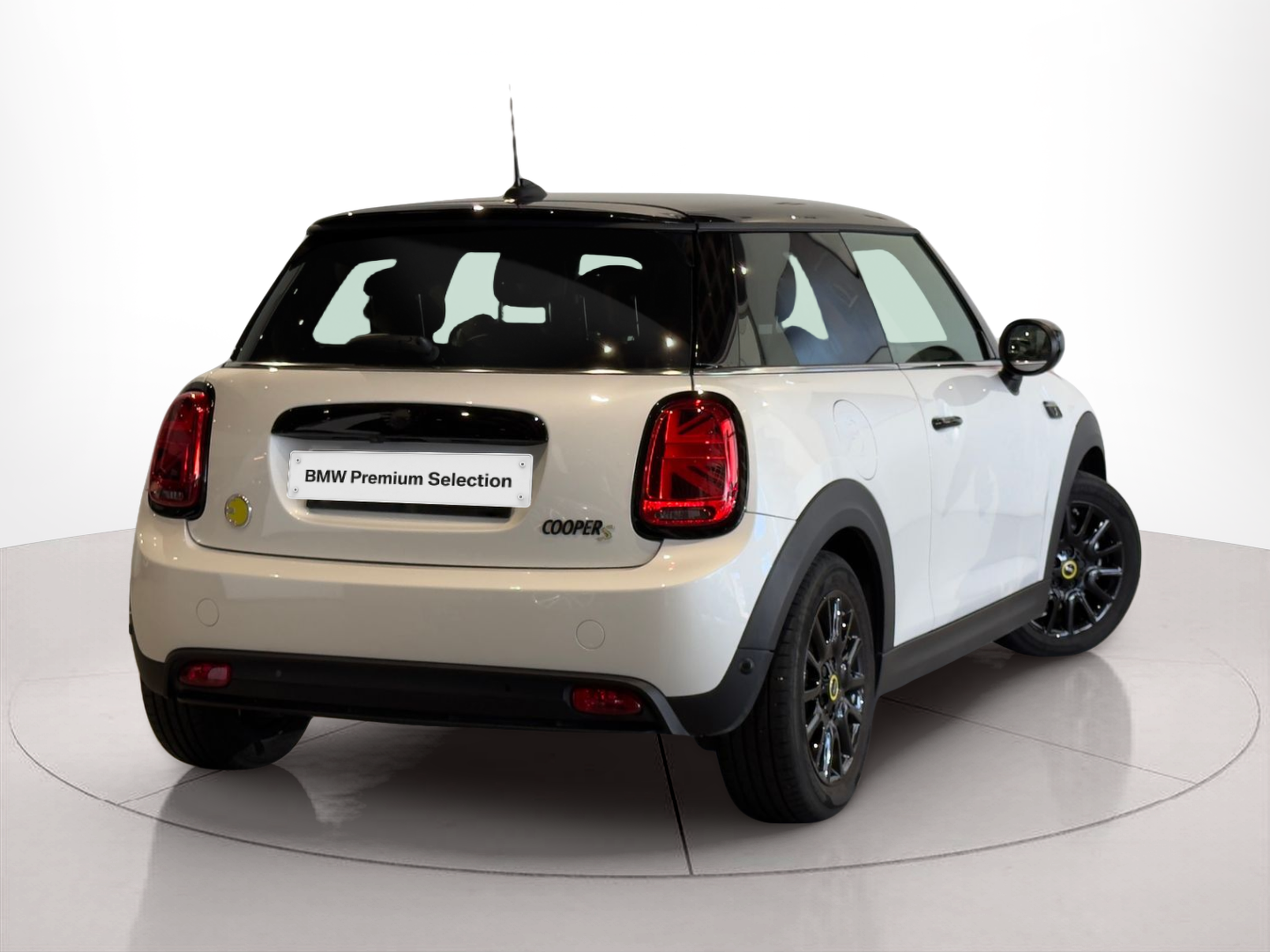 fotoG 3 del MINI MINI 3 Portas Cooper S E 135 kW (184 CV) 184cv Elétrico de 2023 em Braga