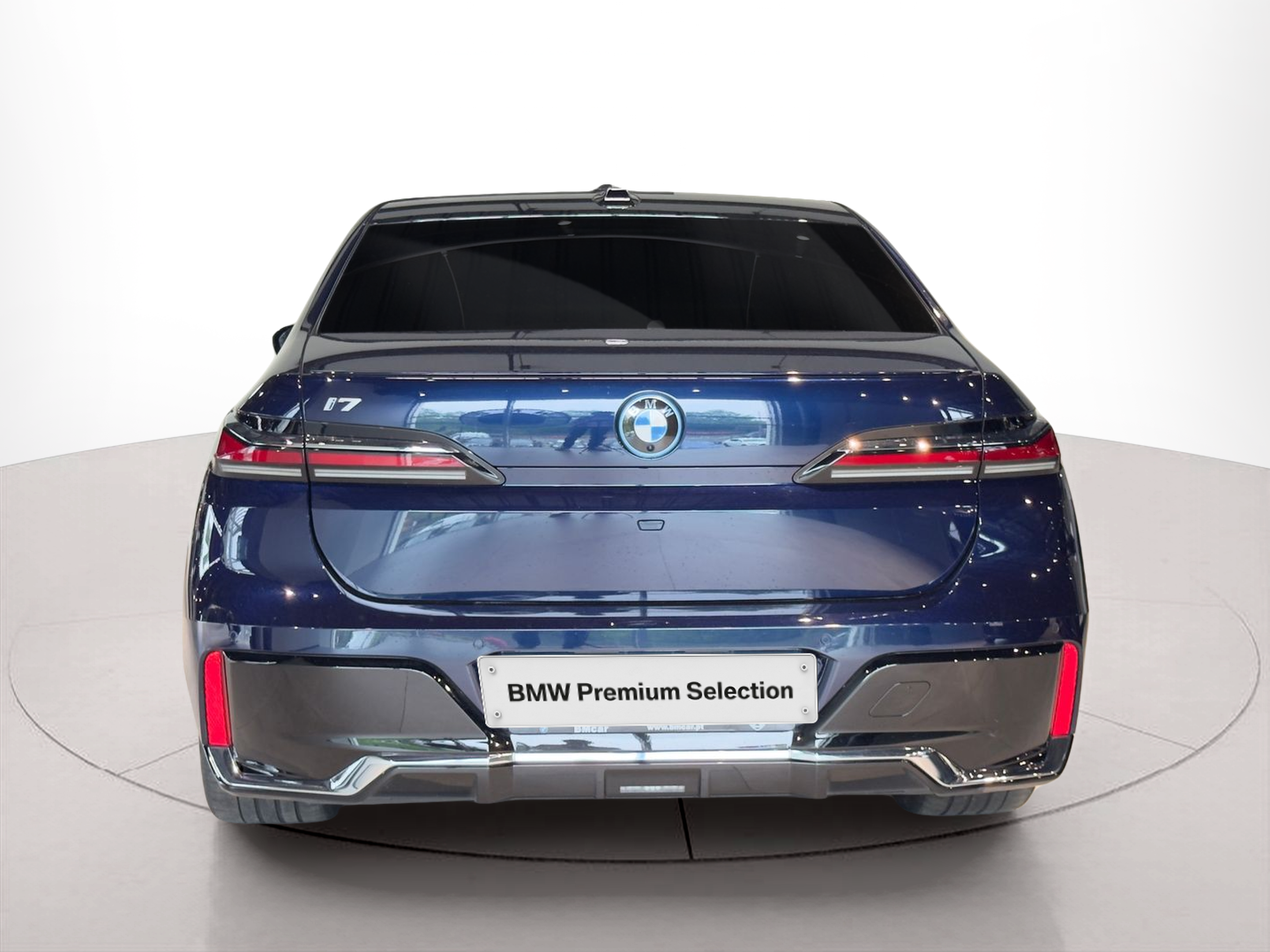 BMW I7 xDrive60 color Azul. Año 2022. 400KW(544CV). Elétrico. En concesionario BMcar Braga de Braga