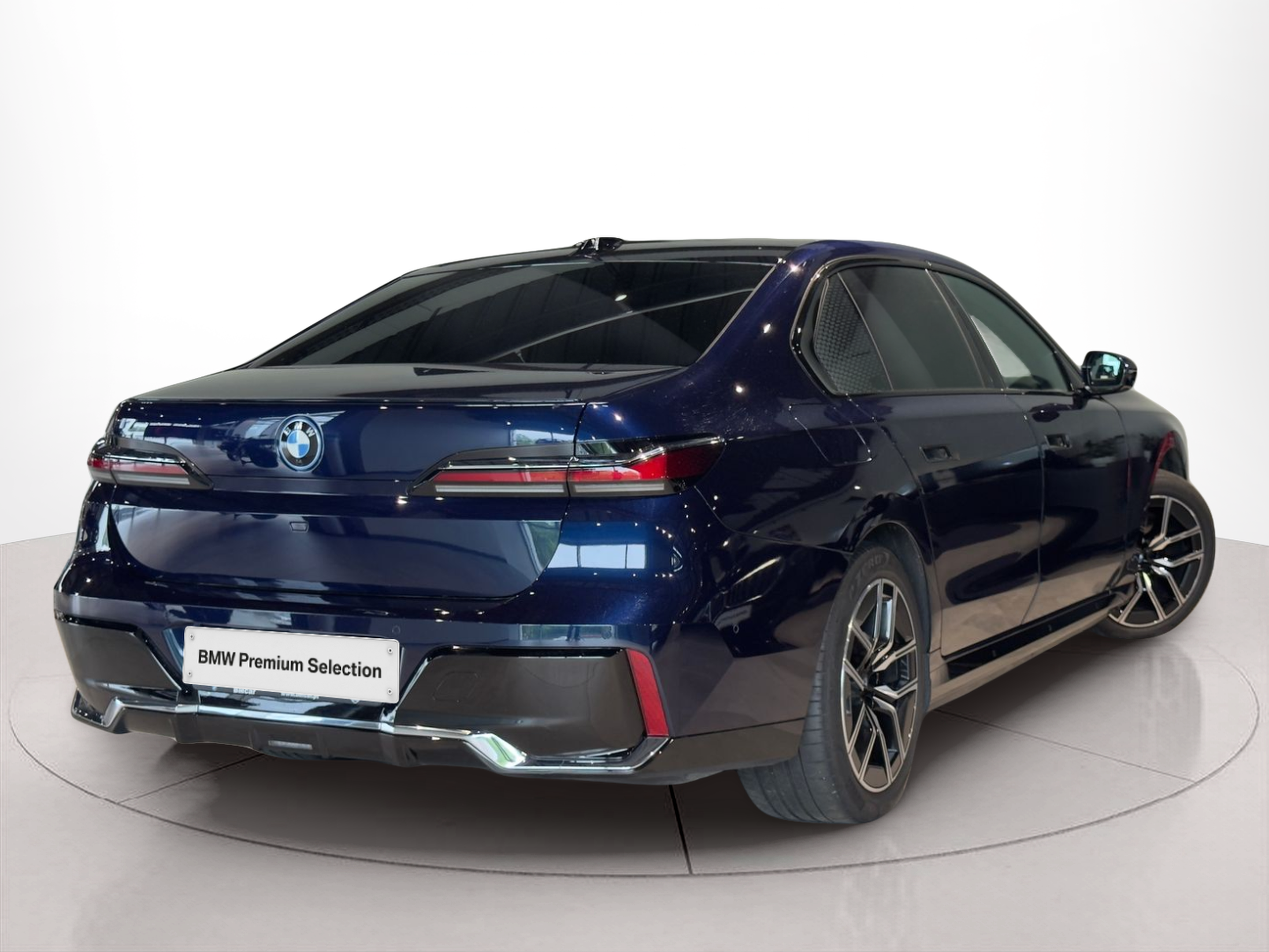 BMW I7 xDrive60 color Azul. Año 2022. 400KW(544CV). Elétrico. En concesionario BMcar Braga de Braga