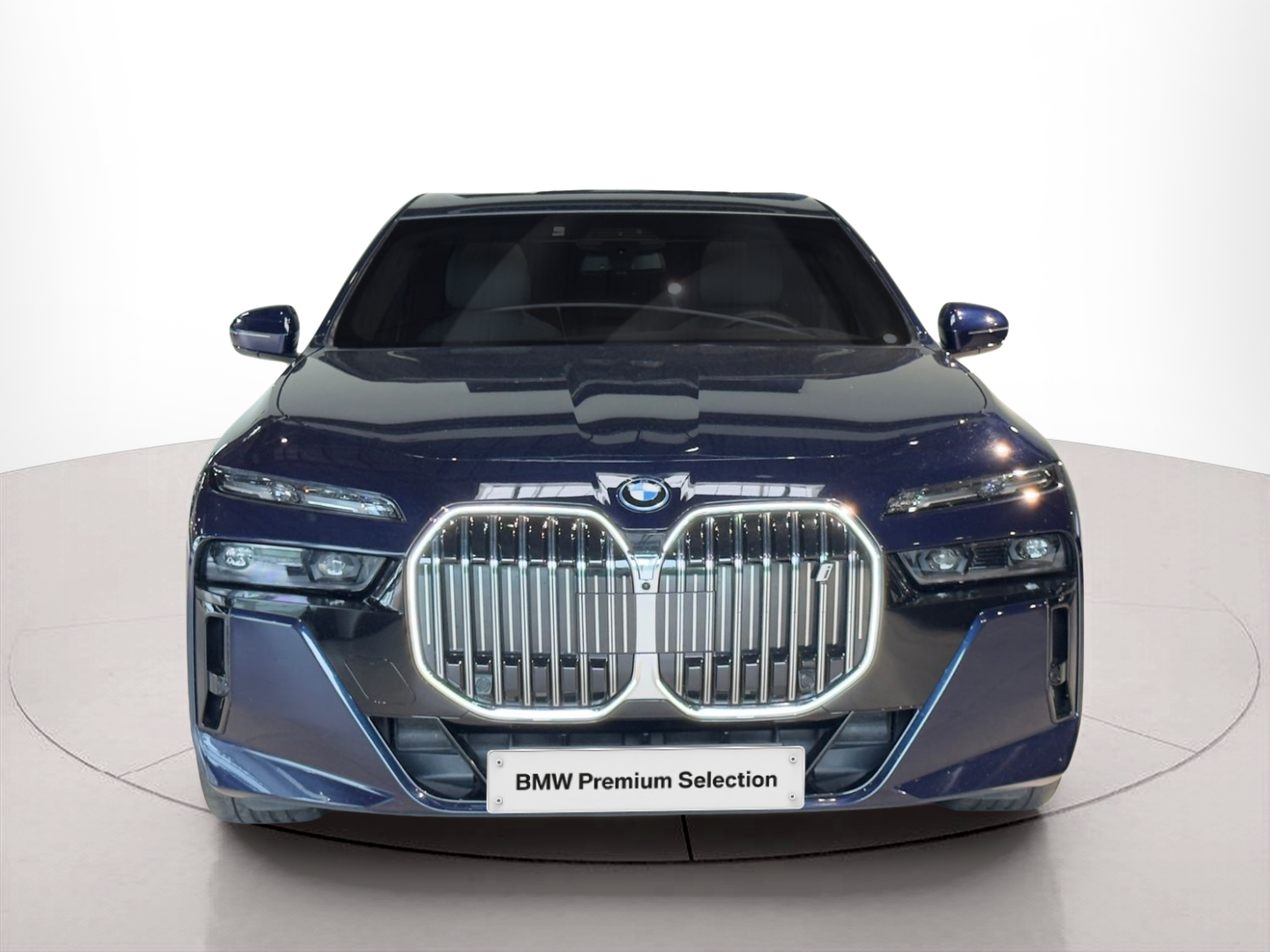 BMW I7 xDrive60 color Azul. Año 2022. 400KW(544CV). Elétrico. En concesionario BMcar Braga de Braga