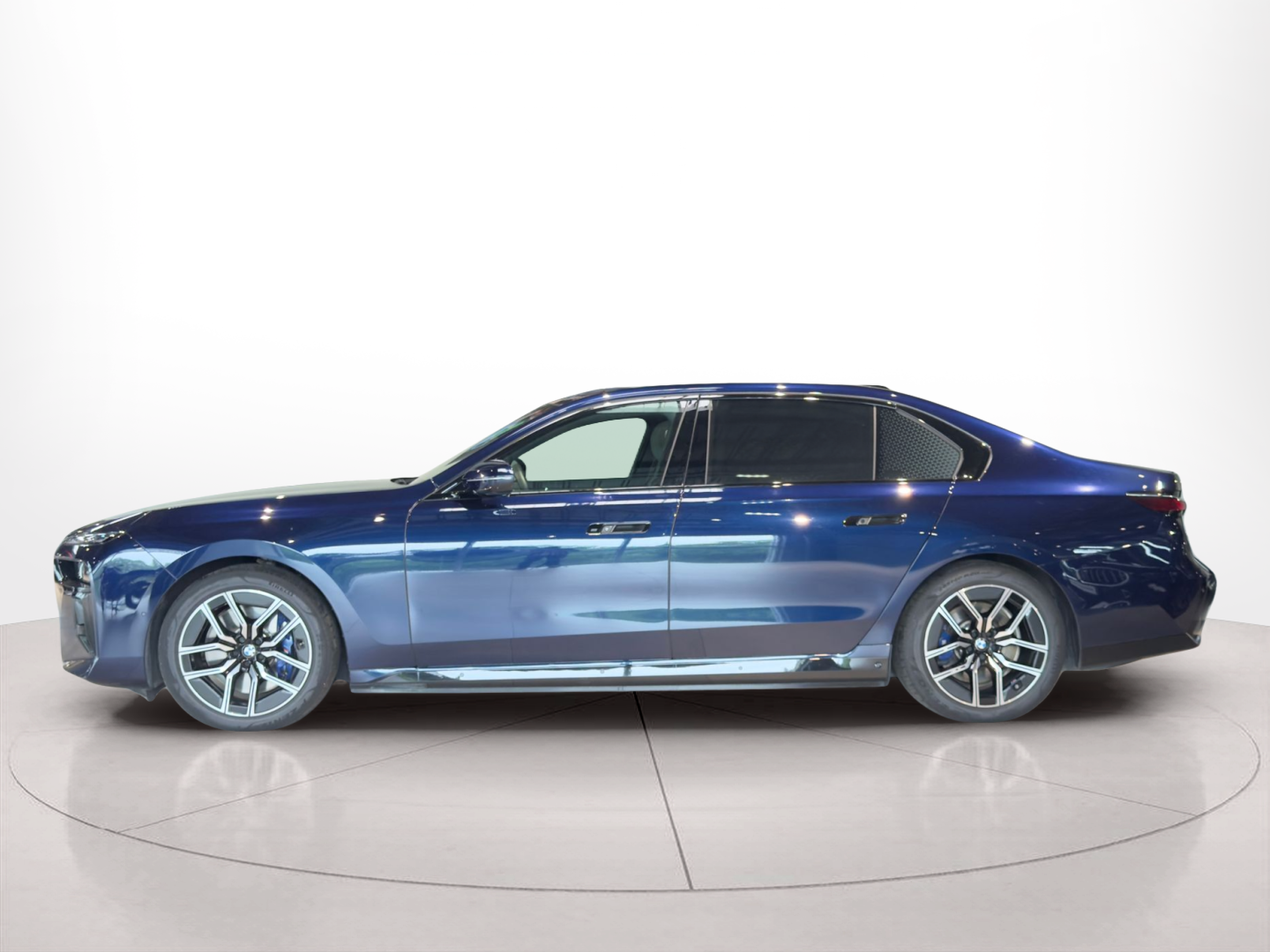 BMW I7 xDrive60 color Azul. Año 2022. 400KW(544CV). Elétrico. En concesionario BMcar Braga de Braga