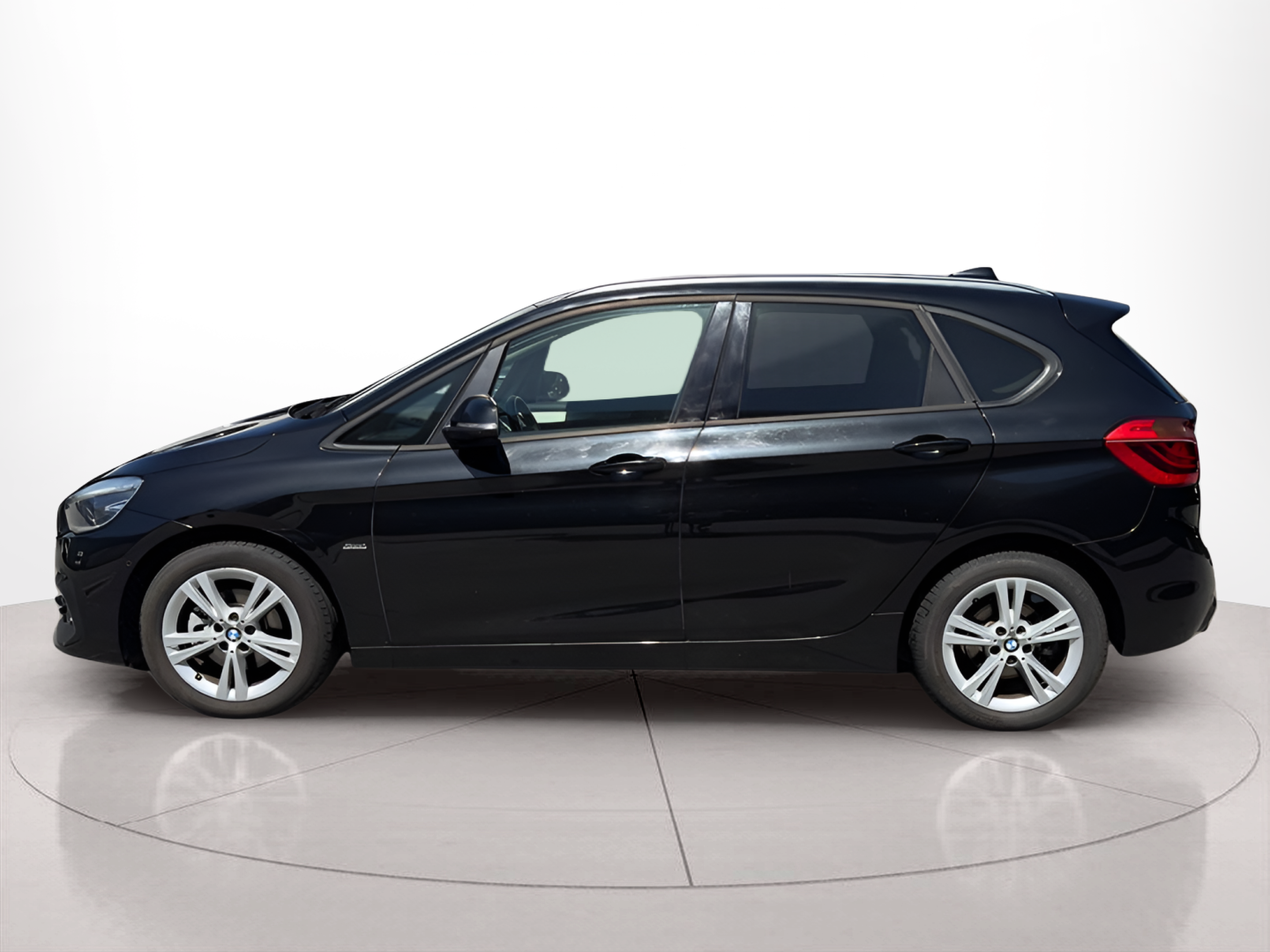 Fotos de BMW Série 2 216d Active Tourer color Negro. Año 2018. 85KW(116CV). Diesel. En concesionario BMcar Viana do Castelo de Viana do Castelo
