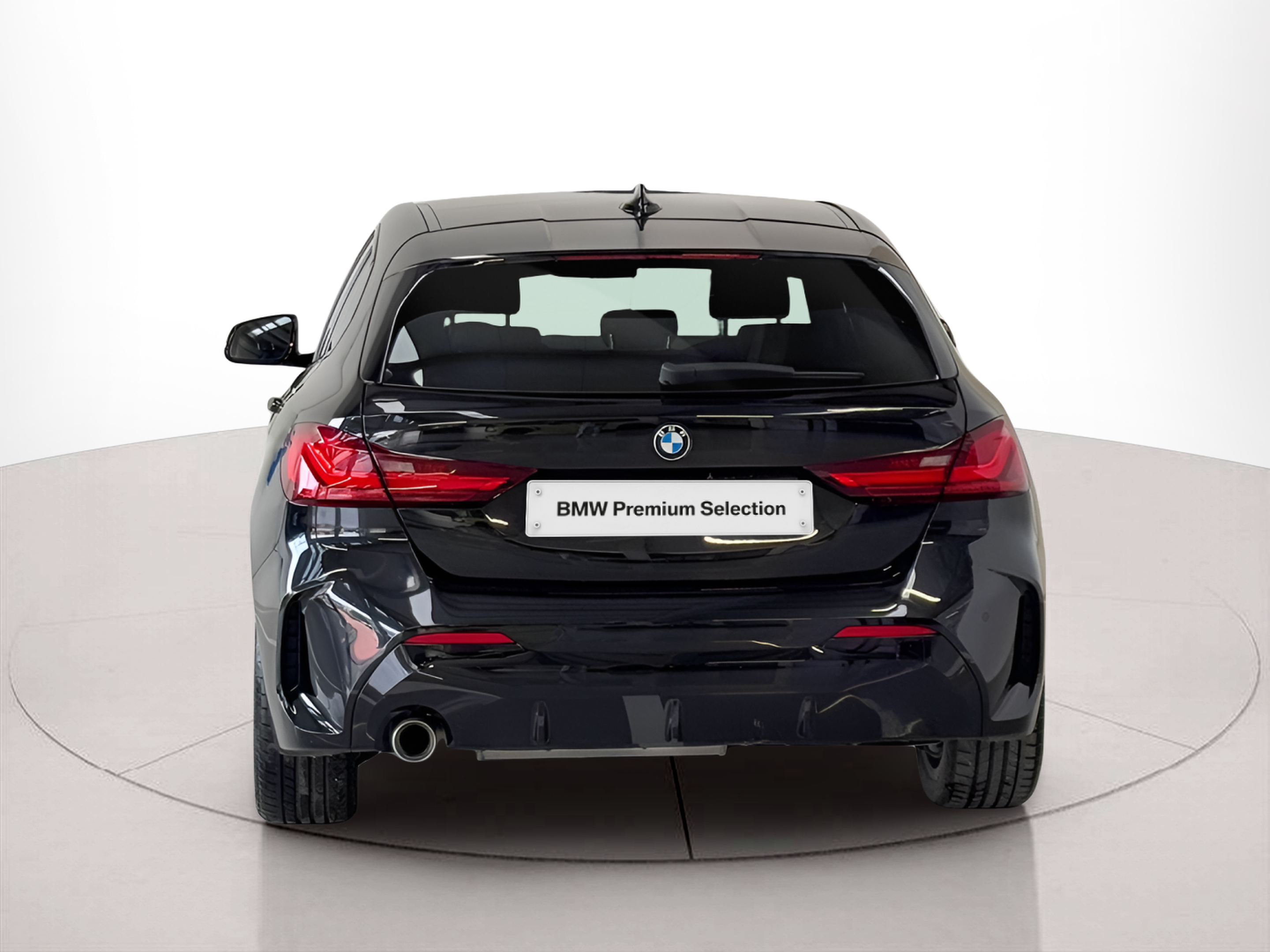 BMW Série 1 116d color Negro. Año 2023. 85KW(116CV). Diesel. En concesionario BMcar Guimarães de Guimarães