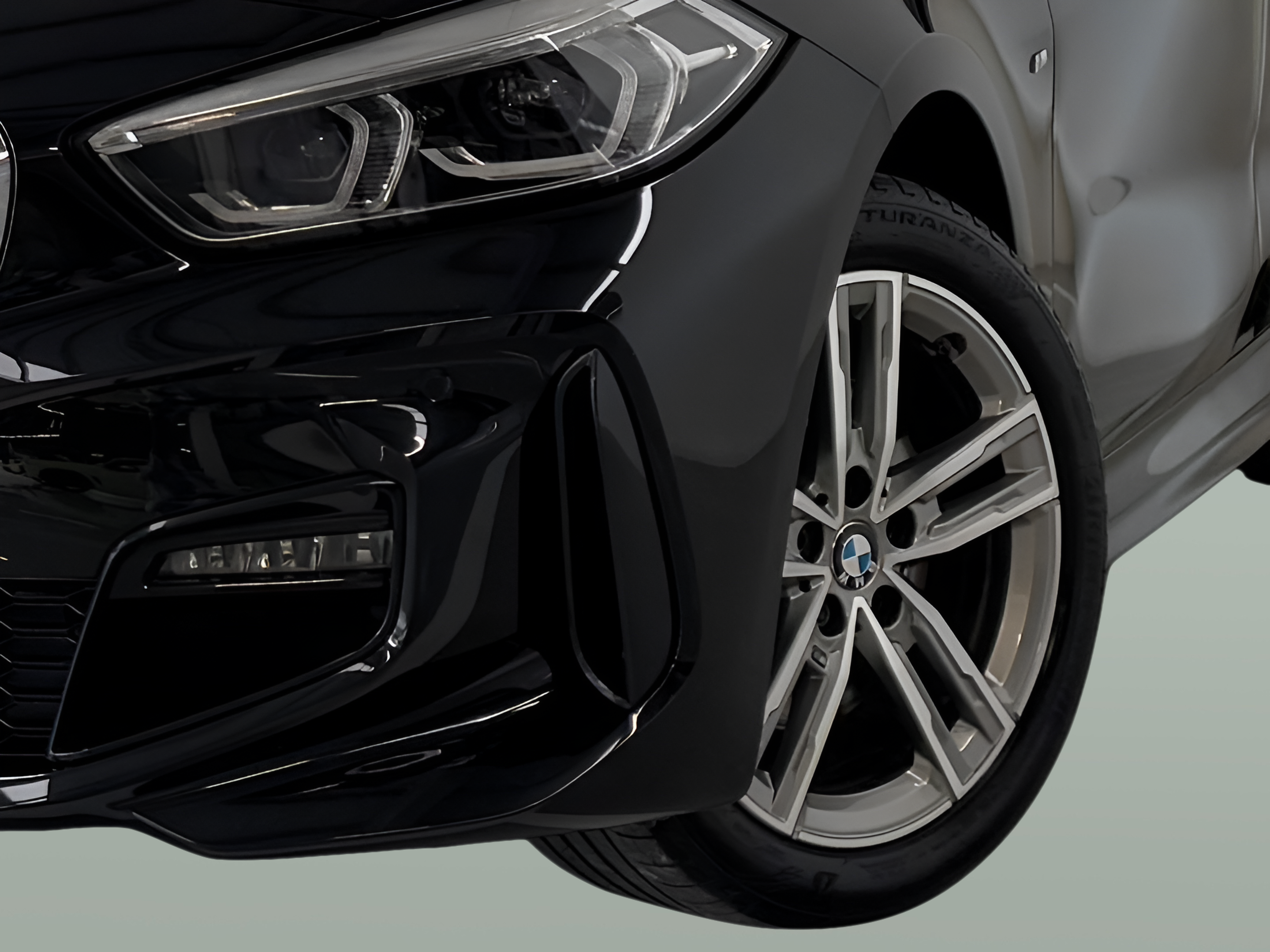 BMW Série 1 116d color Negro. Año 2023. 85KW(116CV). Diesel. En concesionario BMcar Guimarães de Guimarães
