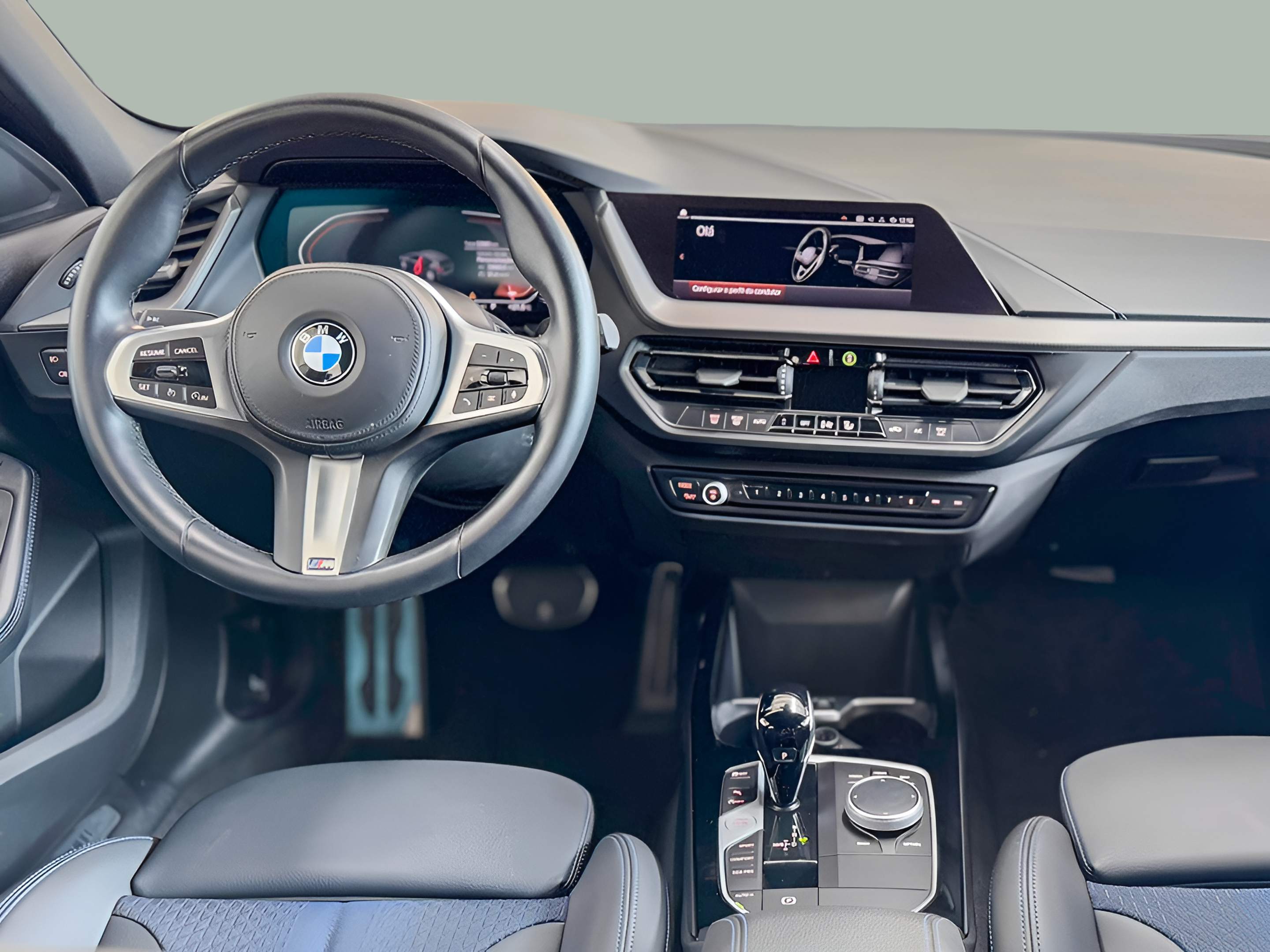BMW Série 1 116d color Negro. Año 2023. 85KW(116CV). Diesel. En concesionario BMcar Guimarães de Guimarães
