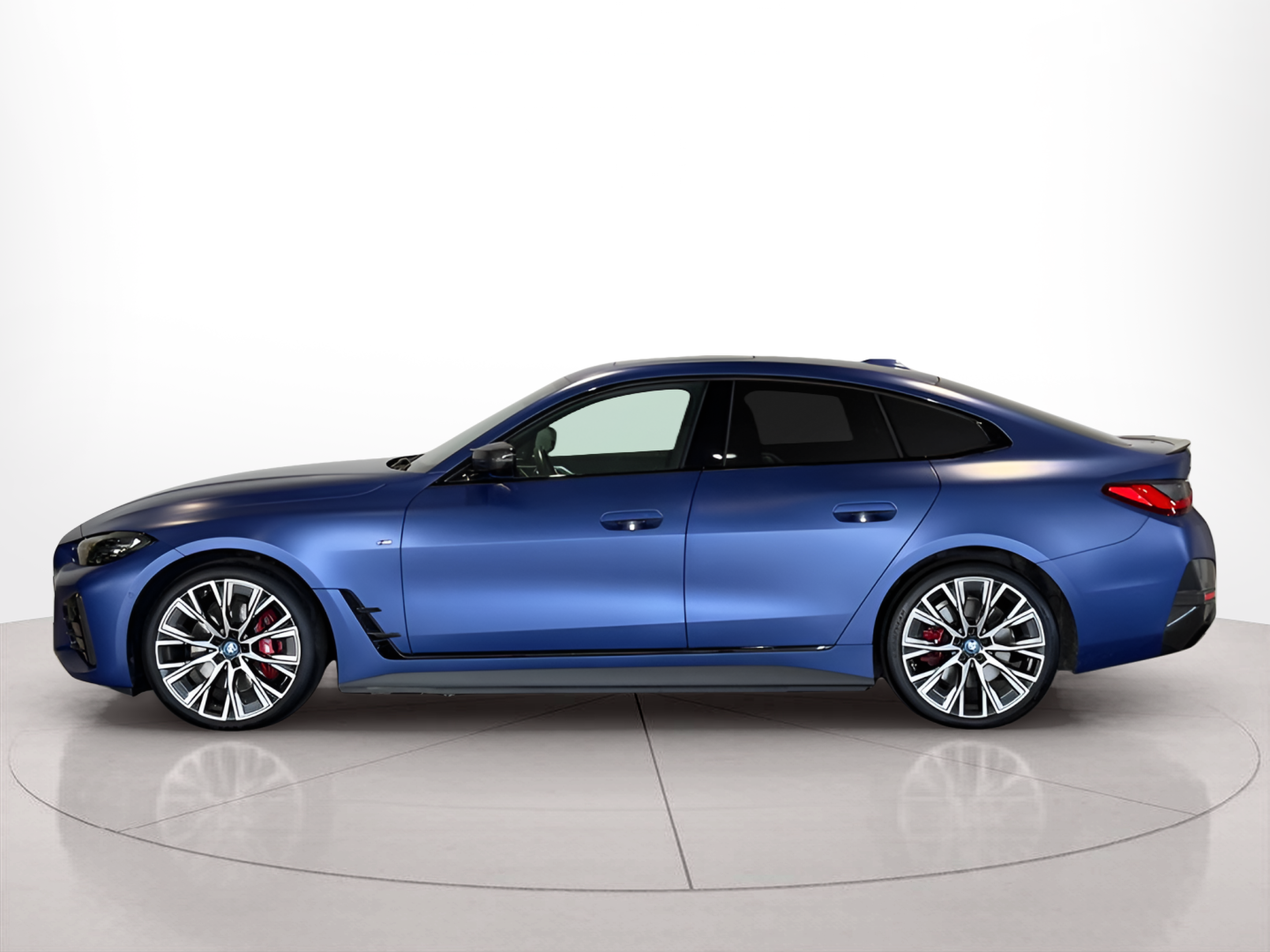 Fotos de BMW i4 i4 M50 color Azul. Año 2023. 400KW(544CV). Elétrico. En concesionario BMcar Braga de Braga