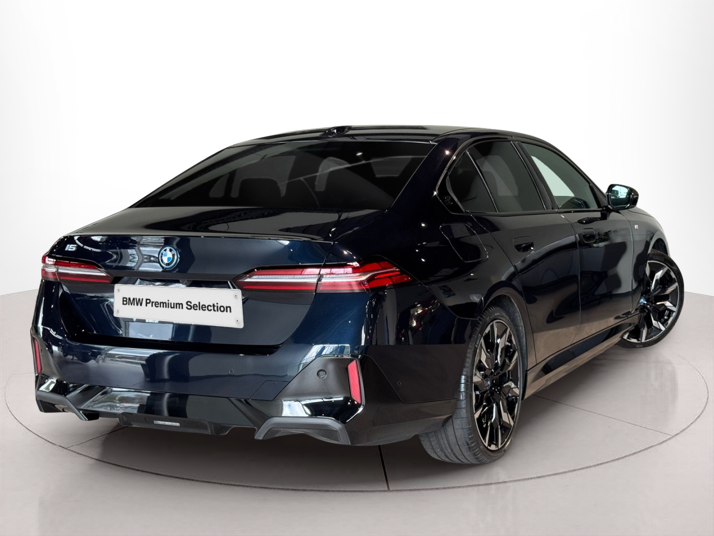 BMW i5 eDrive40 color Negro. Año 2024. 250KW(340CV). Elétrico. En concesionario BMcar Guimarães de Guimarães
