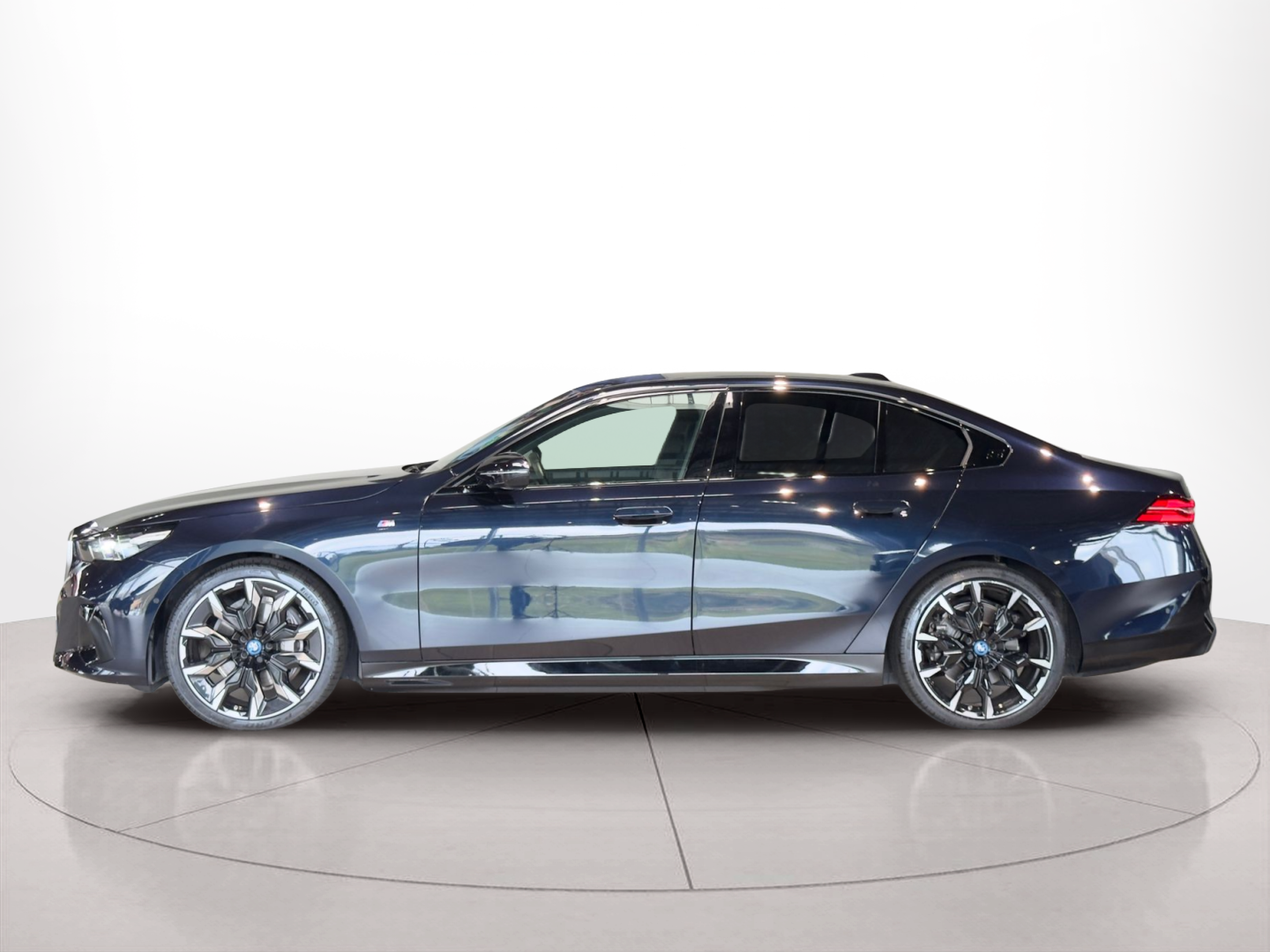 Fotos de BMW i5 eDrive40 color Negro. Año 2024. 250KW(340CV). Elétrico. En concesionario BMcar Guimarães de Guimarães