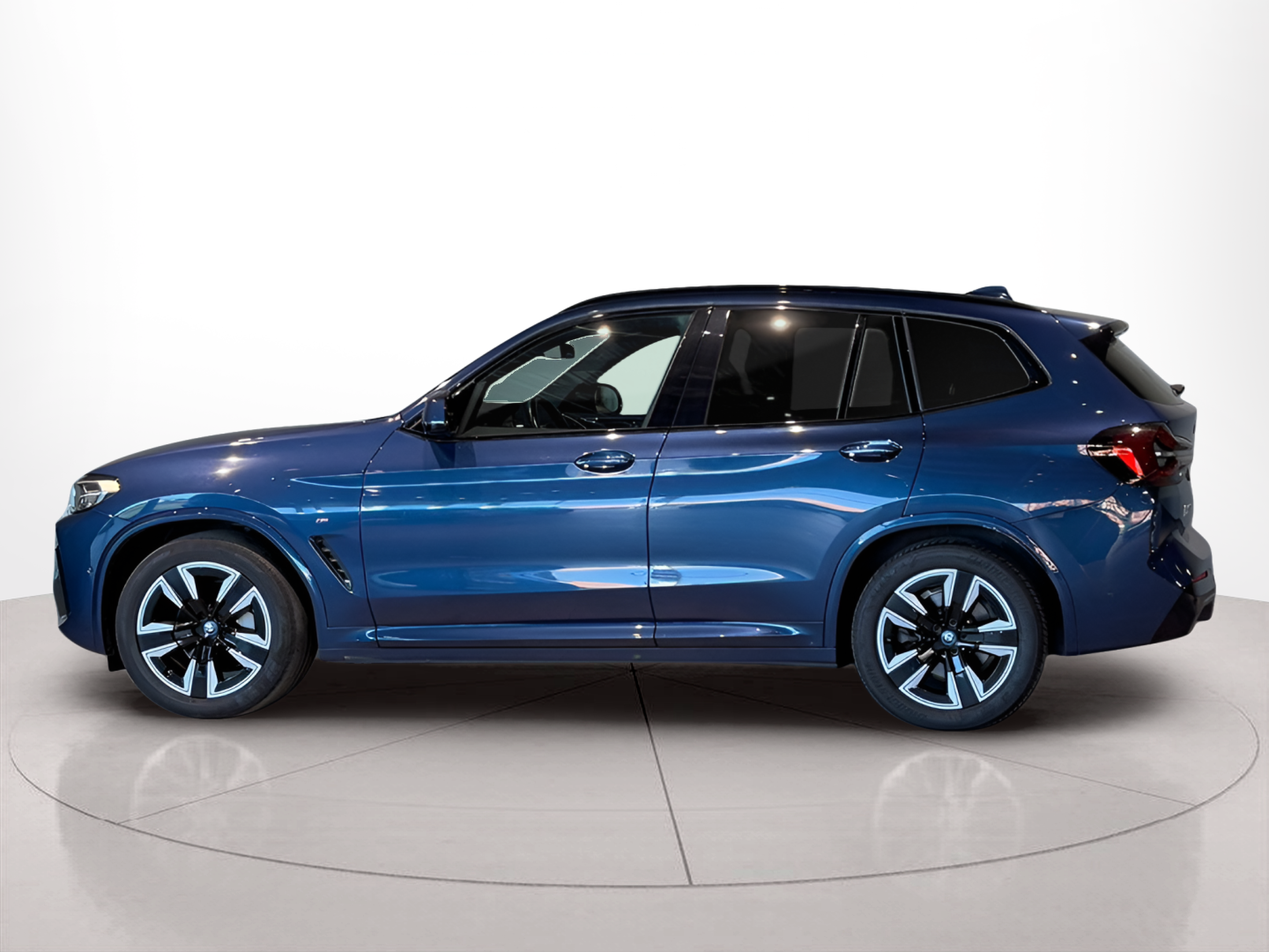Fotos de BMW iX3 iX3 80 kWh color Azul. Año 2022. 210KW(286CV). Elétrico. En concesionario BMcar Braga de Braga