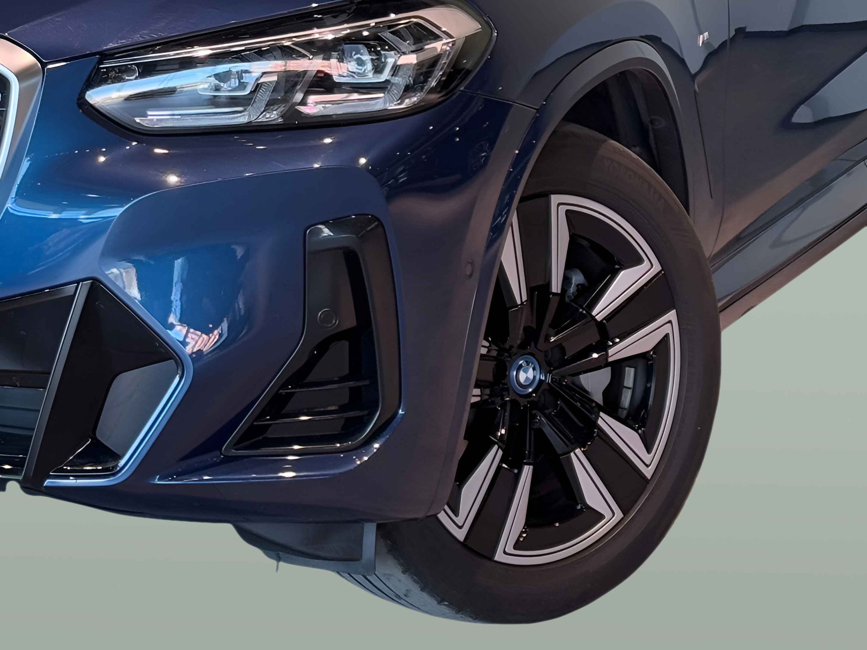 BMW iX3 iX3 80 kWh color Azul. Año 2022. 210KW(286CV). Elétrico. En concesionario BMcar Braga de Braga