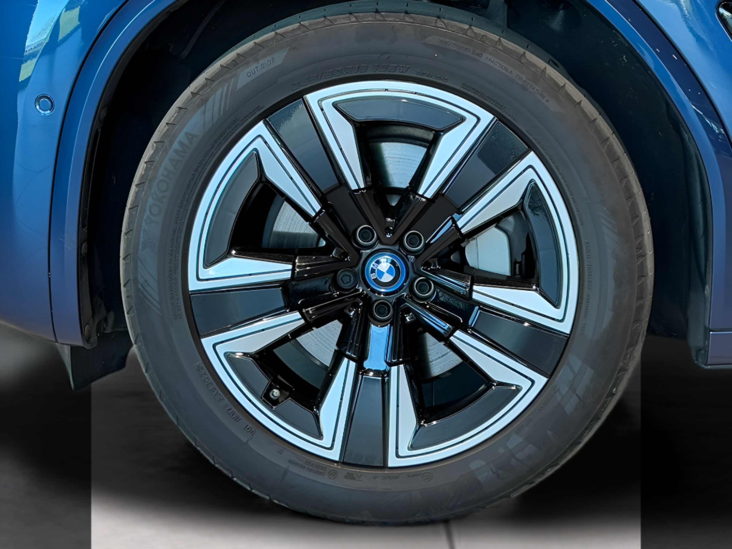 BMW iX3 iX3 80 kWh color Azul. Año 2022. 210KW(286CV). Elétrico. En concesionario BMcar Braga de Braga