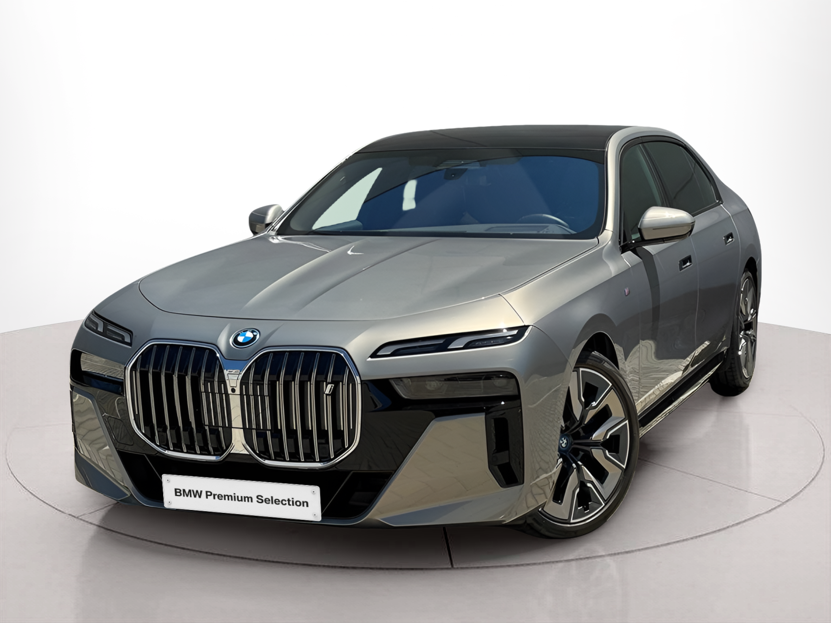 Fotos de BMW I7 xDrive60 color Gris. Año 2023. 400KW(544CV). Elétrico. En concesionario BMcar Famalicão de Vila Nova de Famalicão
