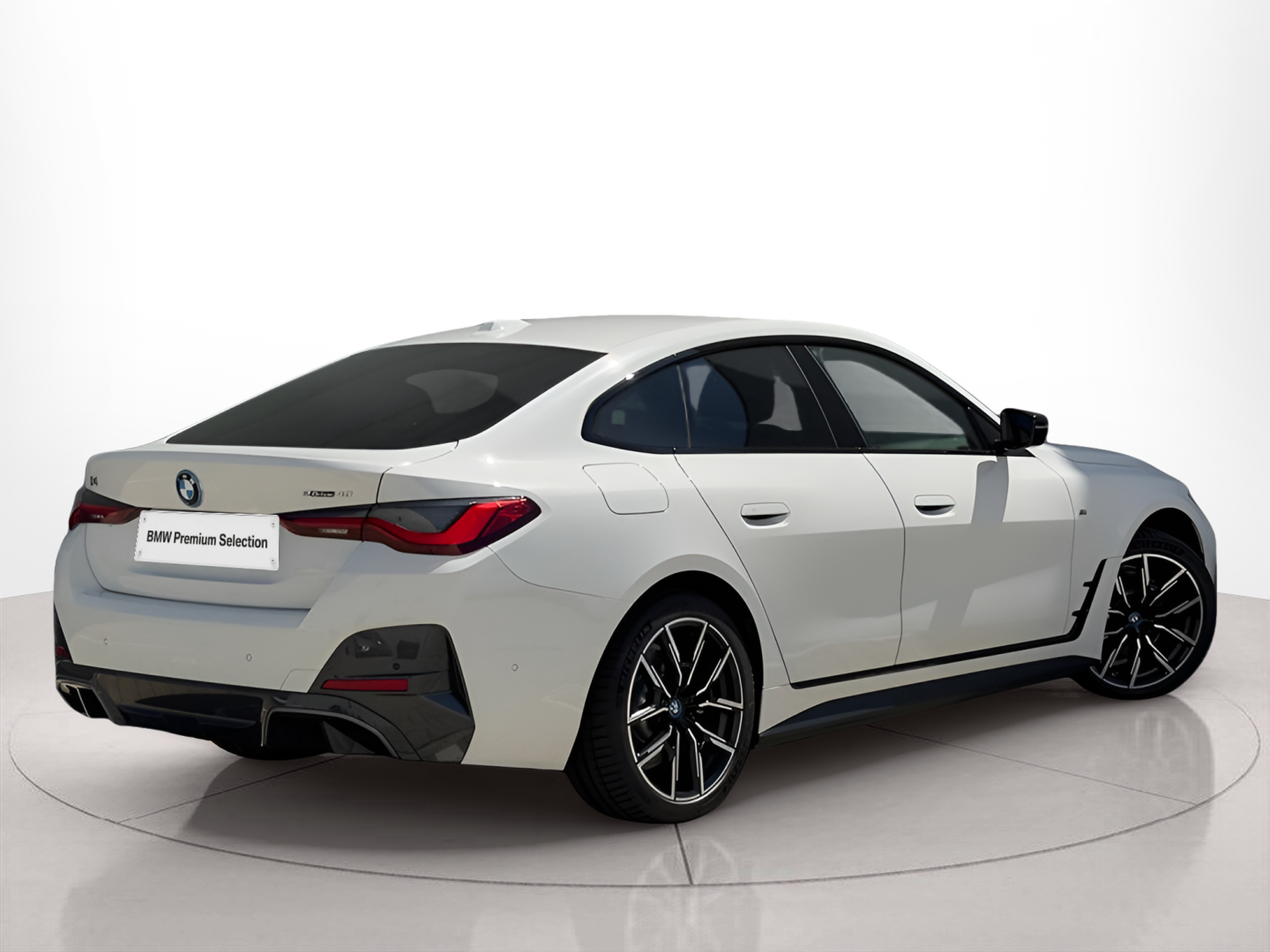 BMW i4 i4 eDrive40 color Blanco. Año 2023. 250KW(340CV). Elétrico. En concesionario BMcar Famalicão de Vila Nova de Famalicão
