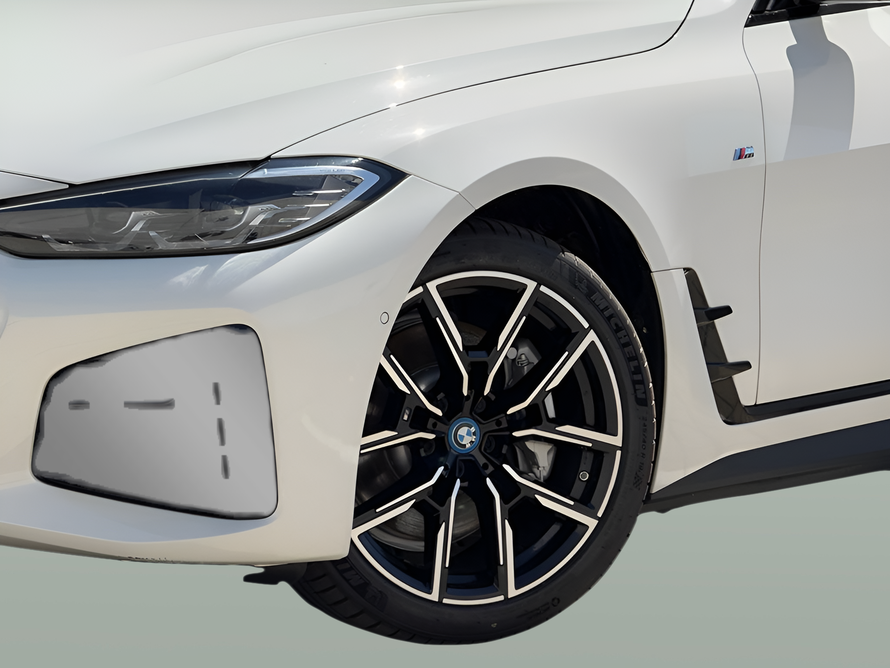 BMW i4 i4 eDrive40 color Blanco. Año 2023. 250KW(340CV). Elétrico. En concesionario BMcar Famalicão de Vila Nova de Famalicão