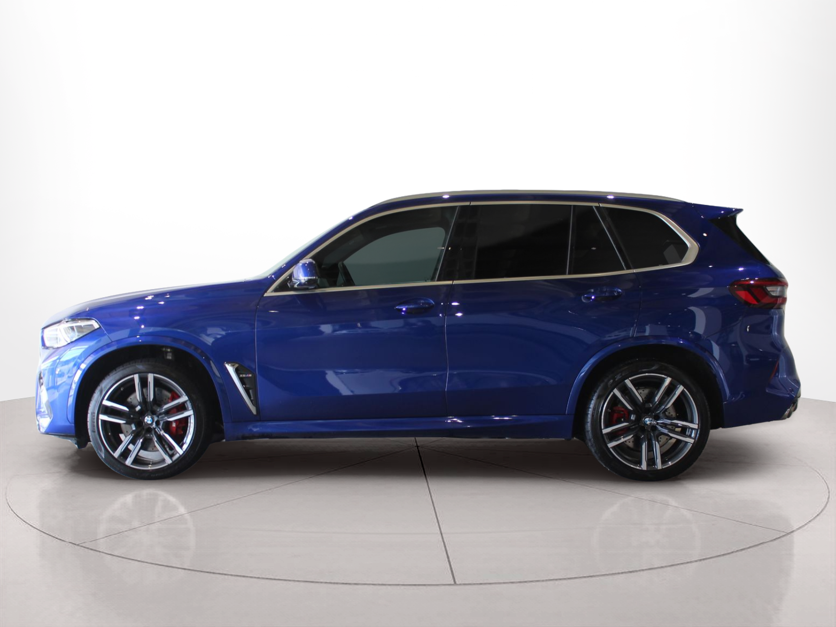 Fotos de BMW M X5 M color Azul. Año 2022. 441KW(600CV). Gasolina. En concesionario BMcar Braga de Braga