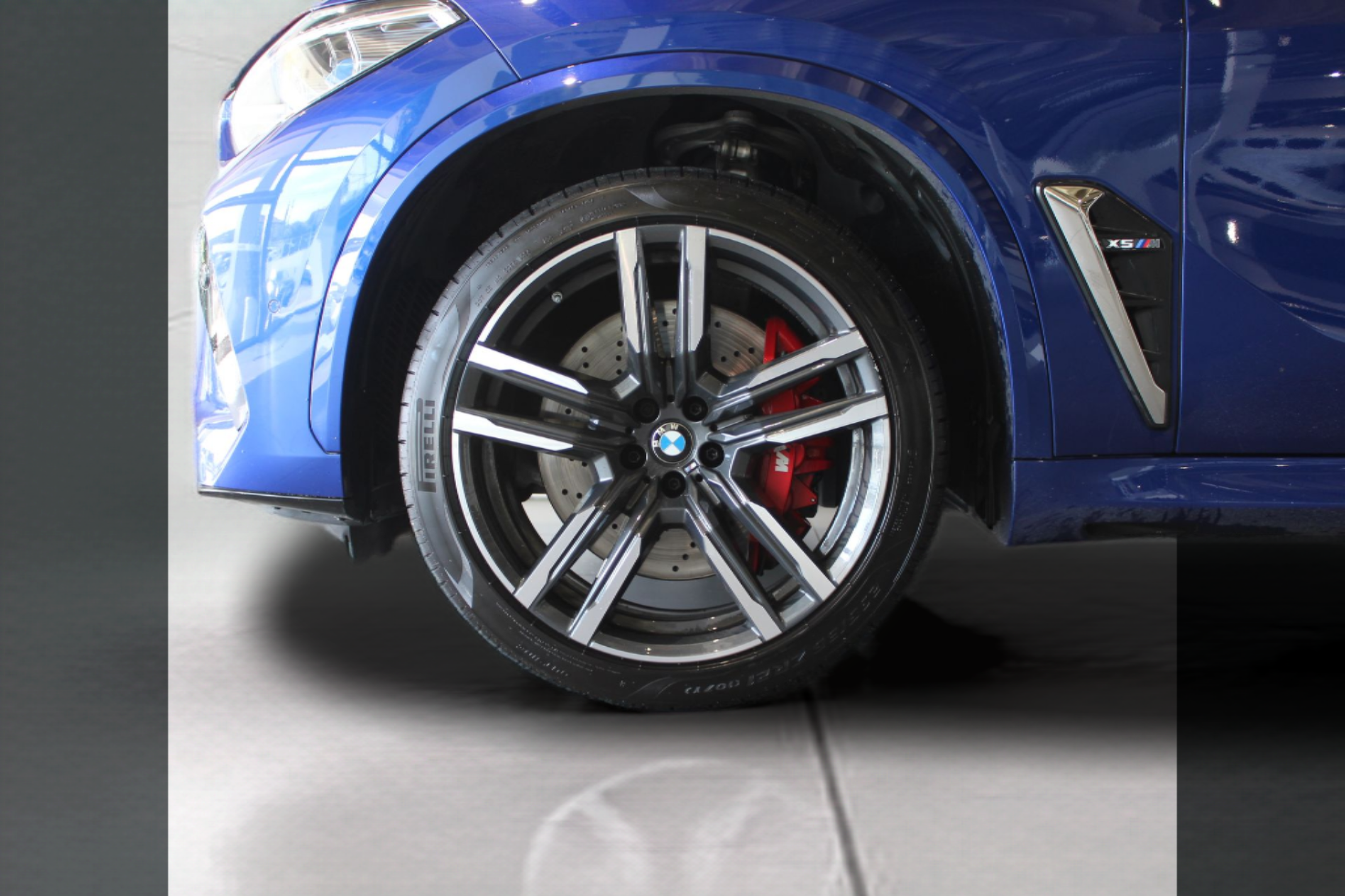 BMW M X5 M color Azul. Año 2022. 441KW(600CV). Gasolina. En concesionario BMcar Braga de Braga