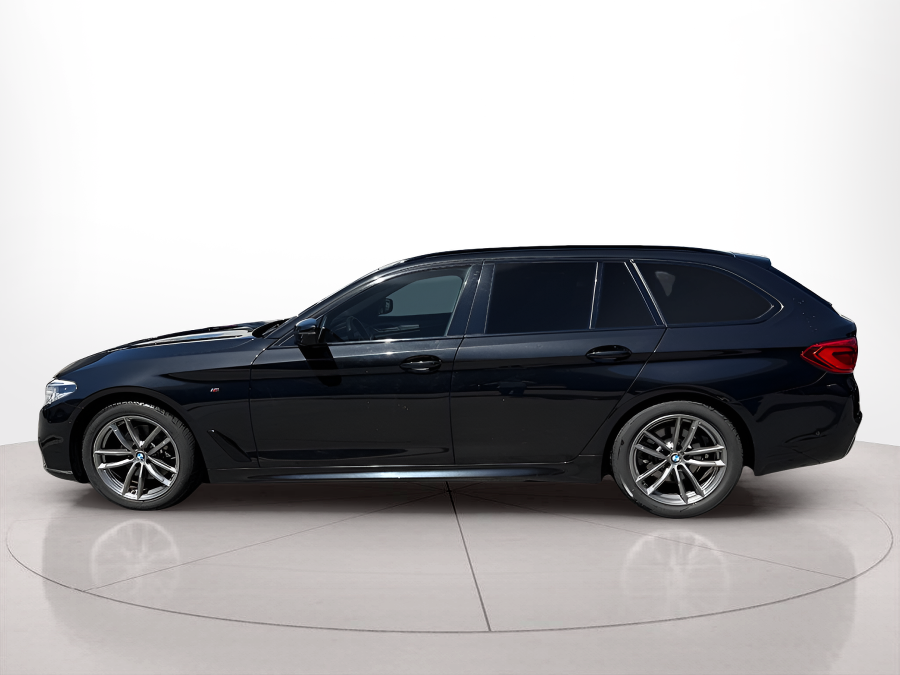 Fotos de BMW Série 5 520d Touring color Negro. Año 2020. 140KW(190CV). Diesel. En concesionario BMcar Braga de Braga