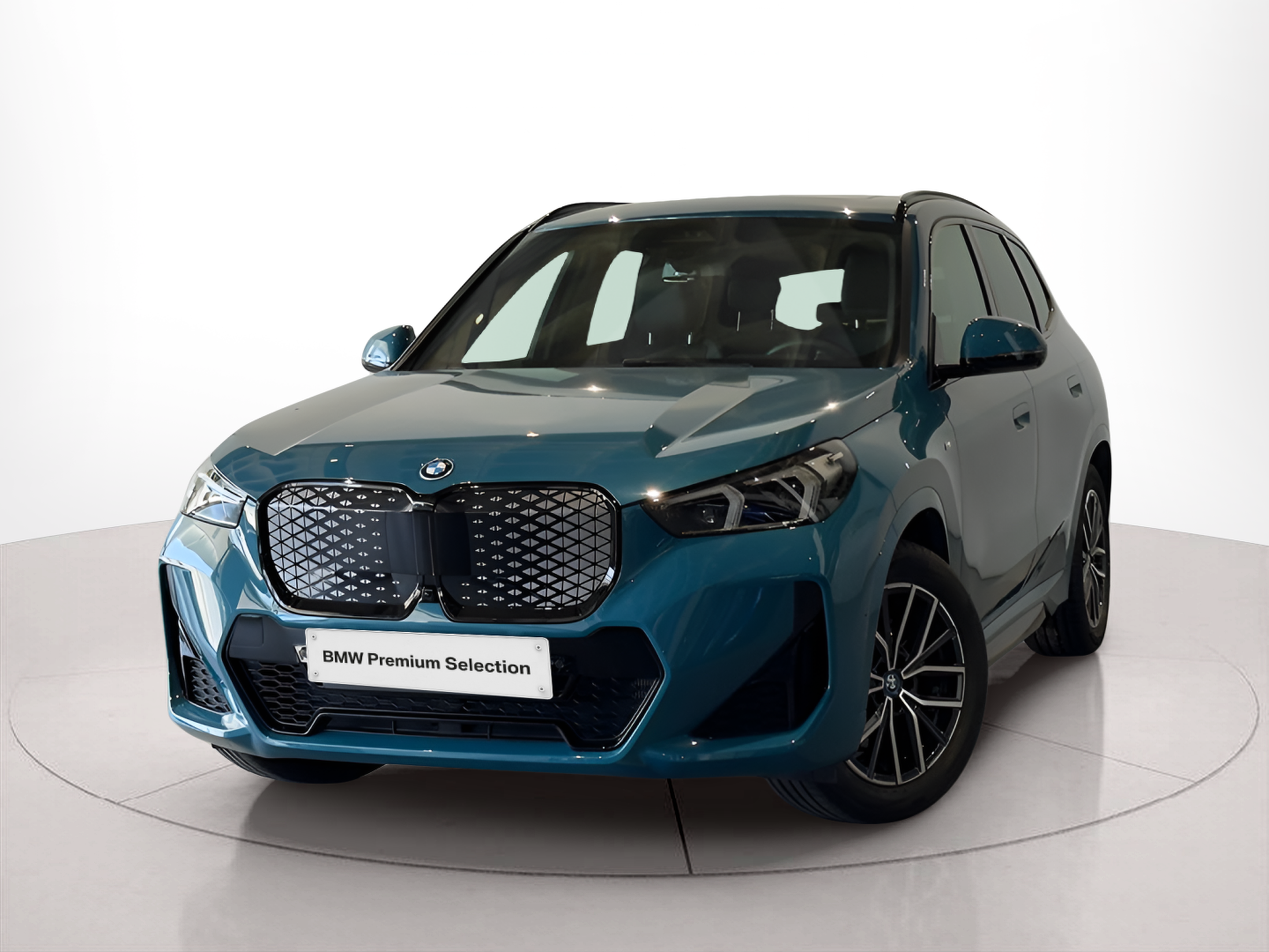 Fotos de BMW iX1 xDrive30 color Azul. Año 2024. 230KW(313CV). Elétrico. En concesionario BMcar Guimarães de Guimarães