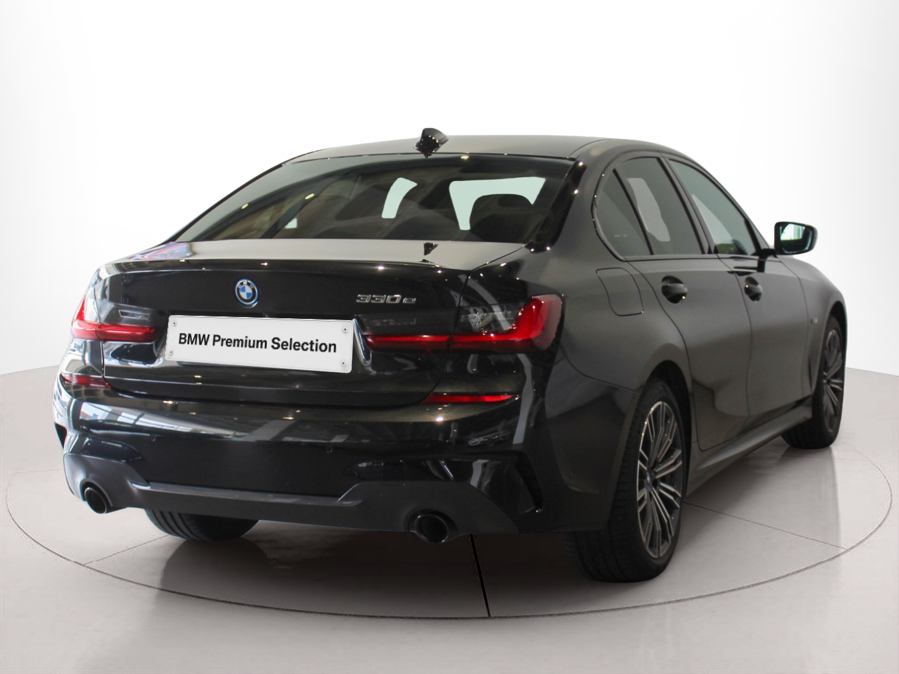 BMW Série 3 330e Berlina color Negro. Año 2022. 215KW(292CV). Elétrico / Gasolina Híbrido. En concesionario BMcar Braga de Braga