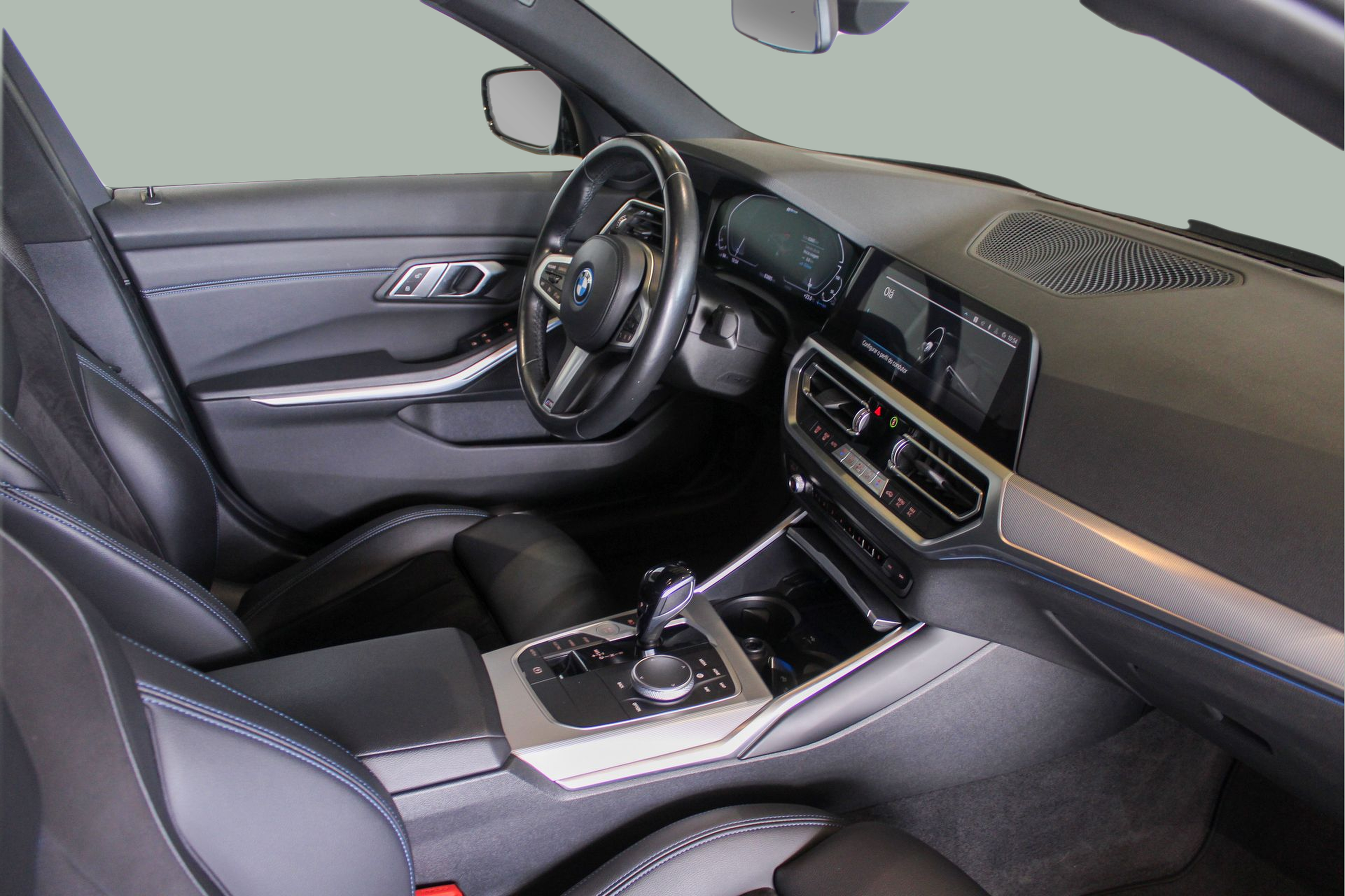 BMW Série 3 330e Berlina color Negro. Año 2022. 215KW(292CV). Elétrico / Gasolina Híbrido. En concesionario BMcar Braga de Braga