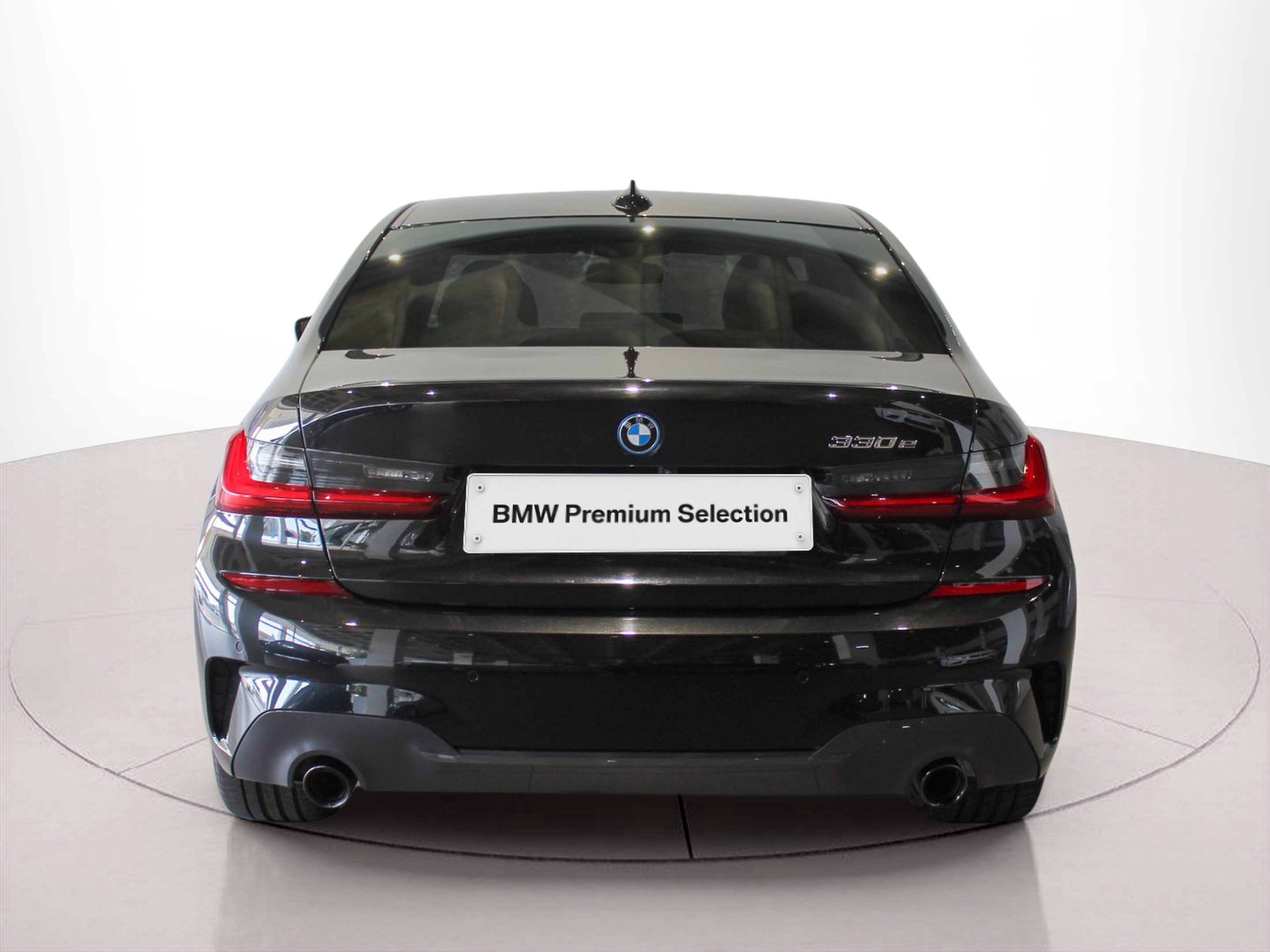 BMW Série 3 330e Berlina color Negro. Año 2022. 215KW(292CV). Elétrico / Gasolina Híbrido. En concesionario BMcar Braga de Braga