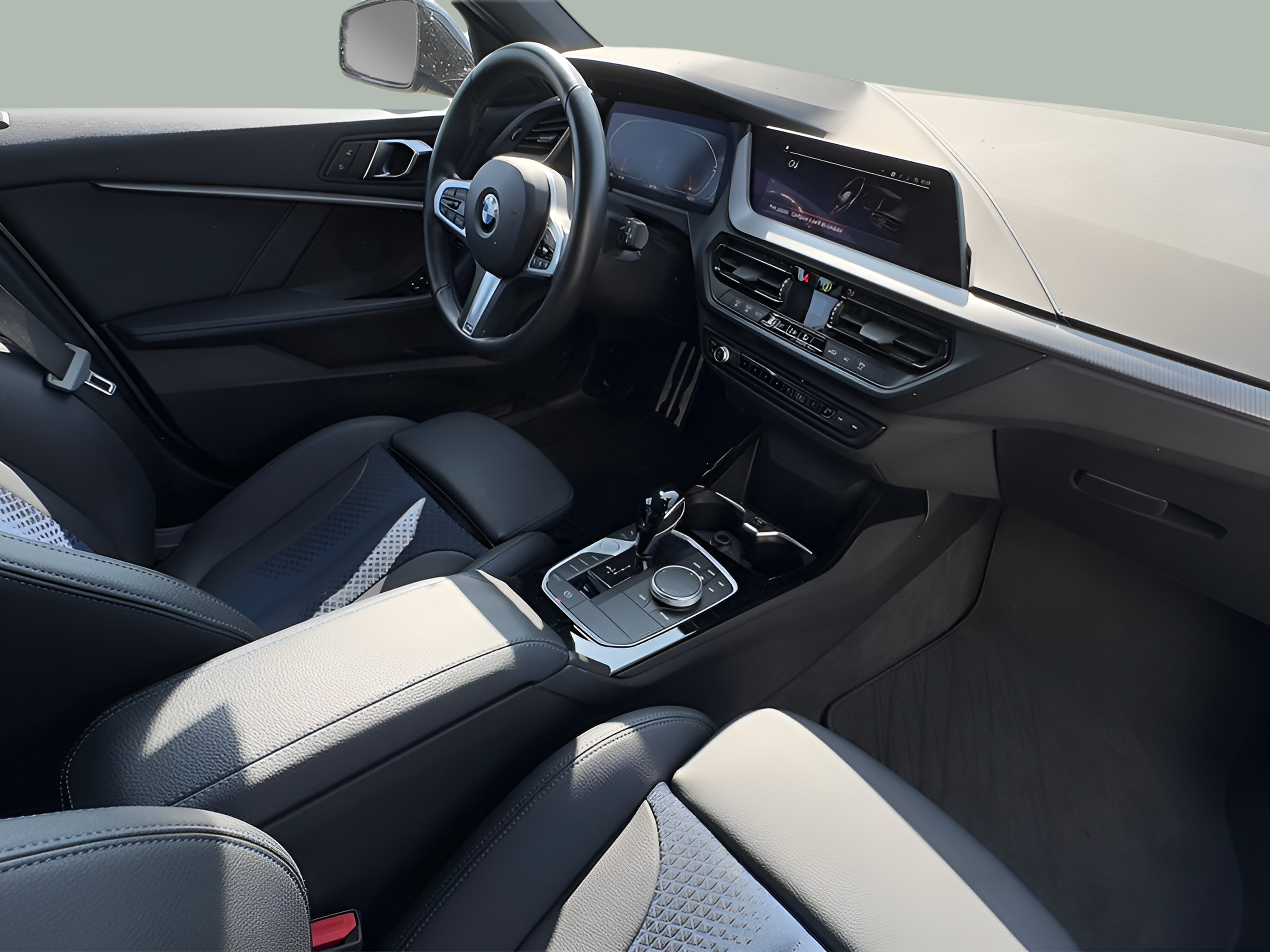 BMW Série 1 116d color Gris. Año 2024. 85KW(116CV). Diesel. En concesionario BMcar Braga de Braga