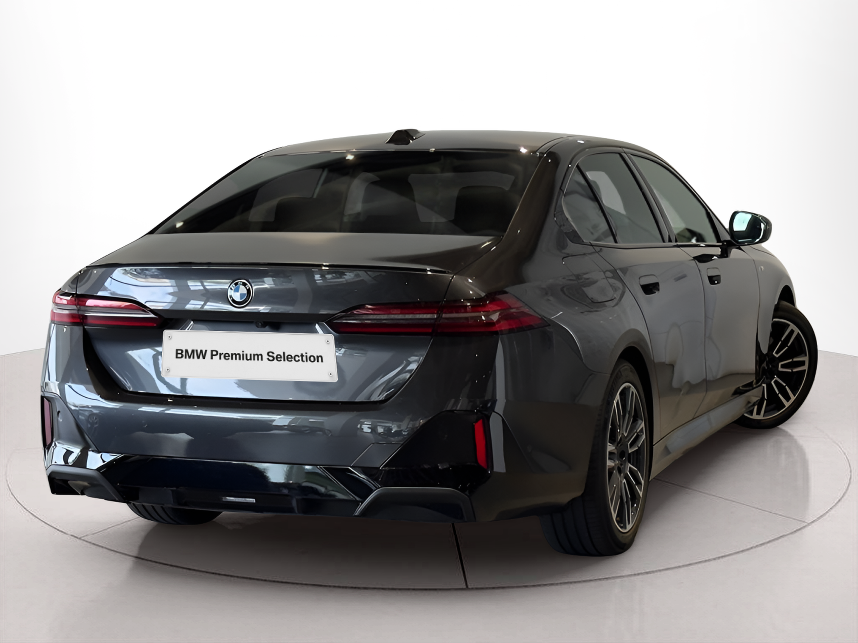 BMW Série 5 520d Berlina color Gris. Año 2024. 145KW(197CV). Diesel. En concesionario BMcar Braga de Braga