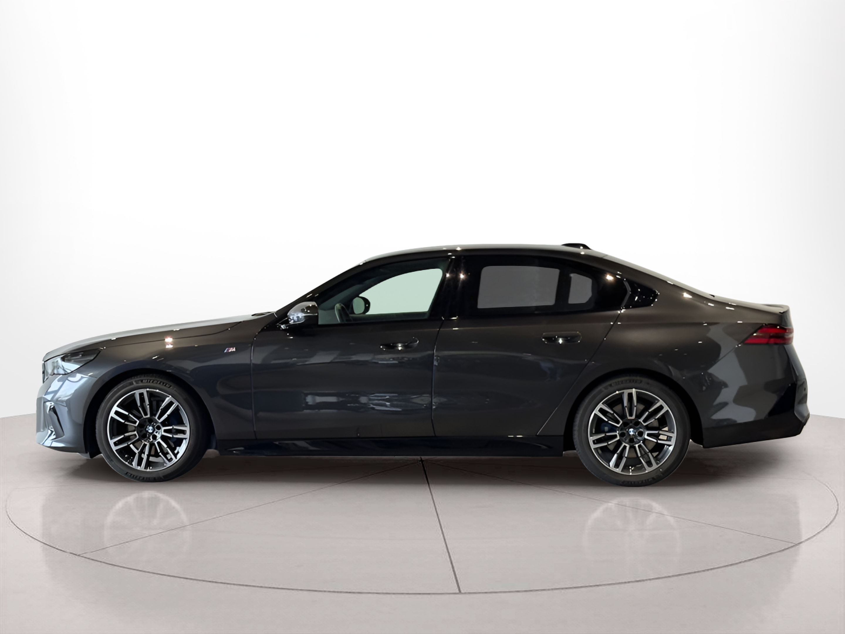 Fotos de BMW Série 5 520d Berlina color Gris. Año 2024. 145KW(197CV). Diesel. En concesionario BMcar Braga de Braga