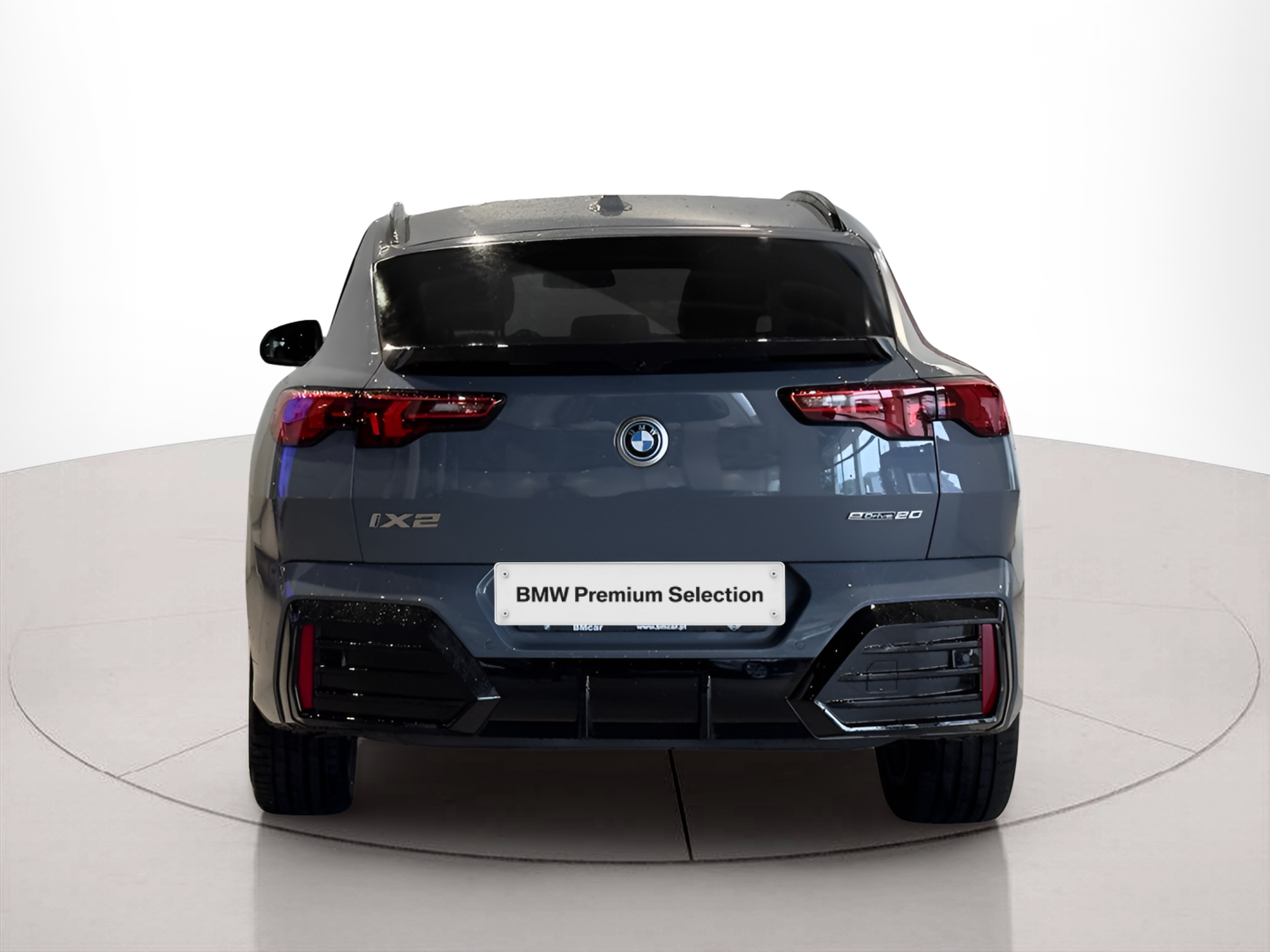BMW iX2 eDrive20 color Gris. Año 2024. 150KW(204CV). Elétrico. En concesionario BMcar Braga de Braga