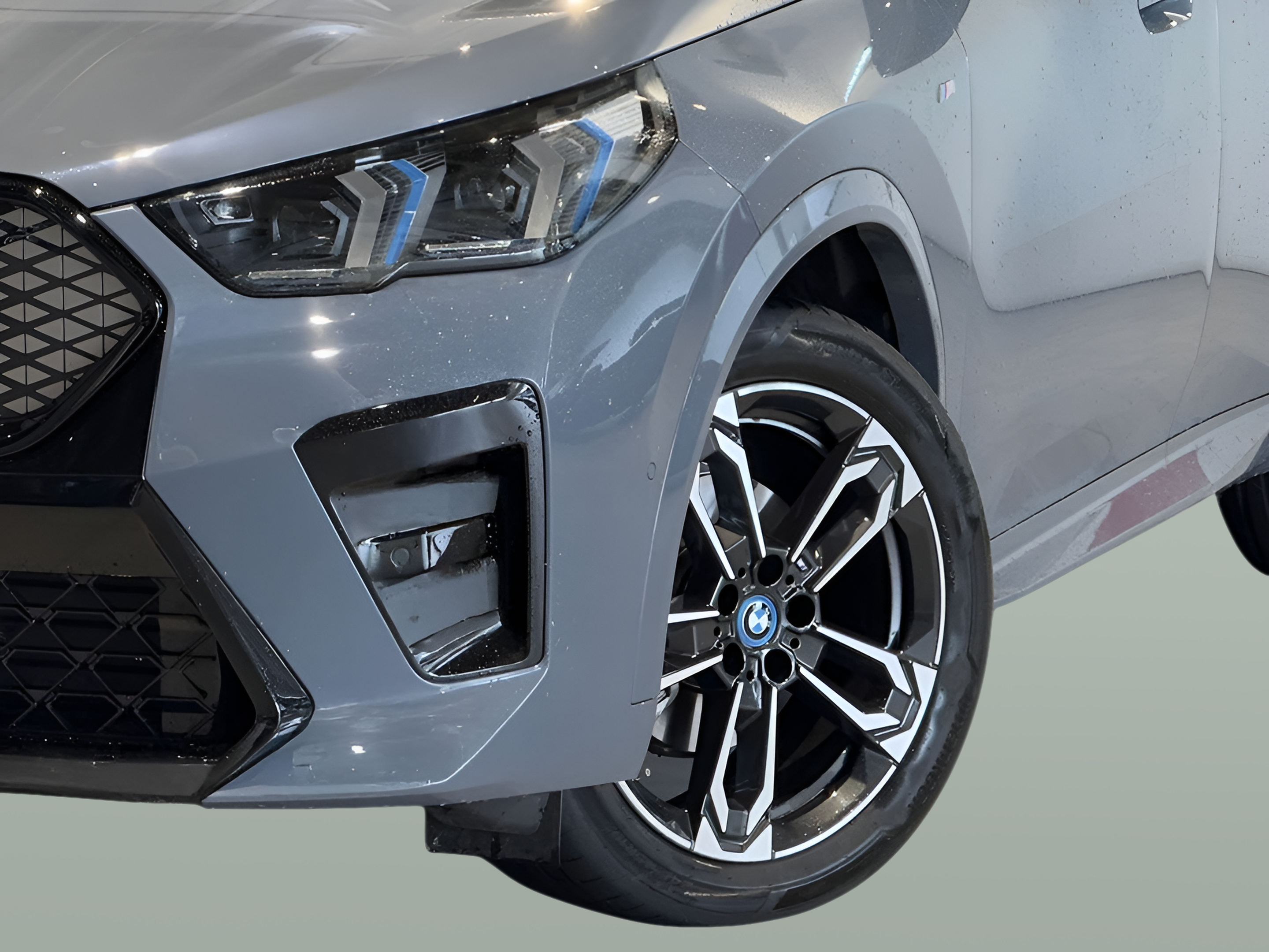 BMW iX2 eDrive20 color Gris. Año 2024. 150KW(204CV). Elétrico. En concesionario BMcar Braga de Braga