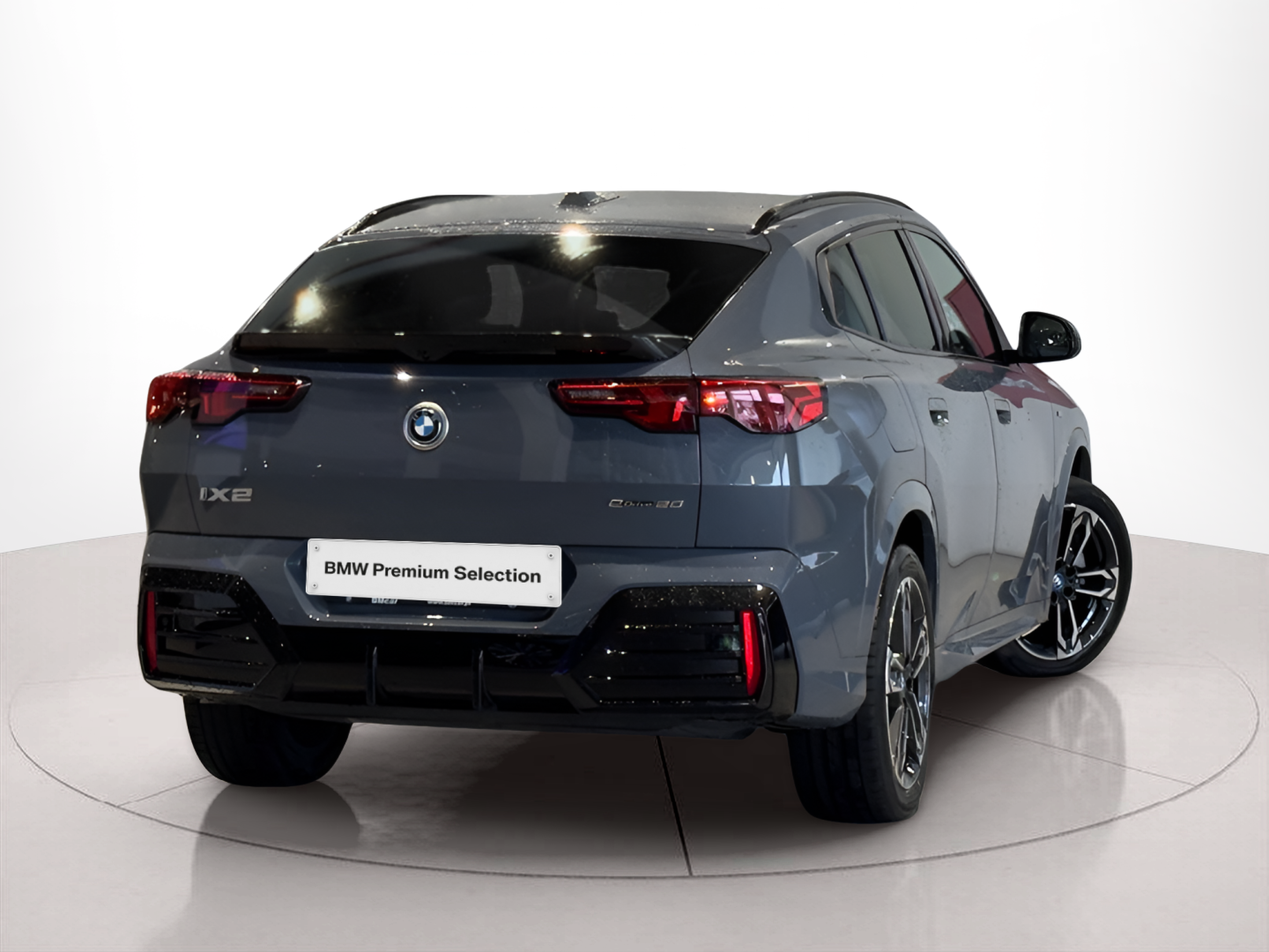 BMW iX2 eDrive20 color Gris. Año 2024. 150KW(204CV). Elétrico. En concesionario BMcar Braga de Braga