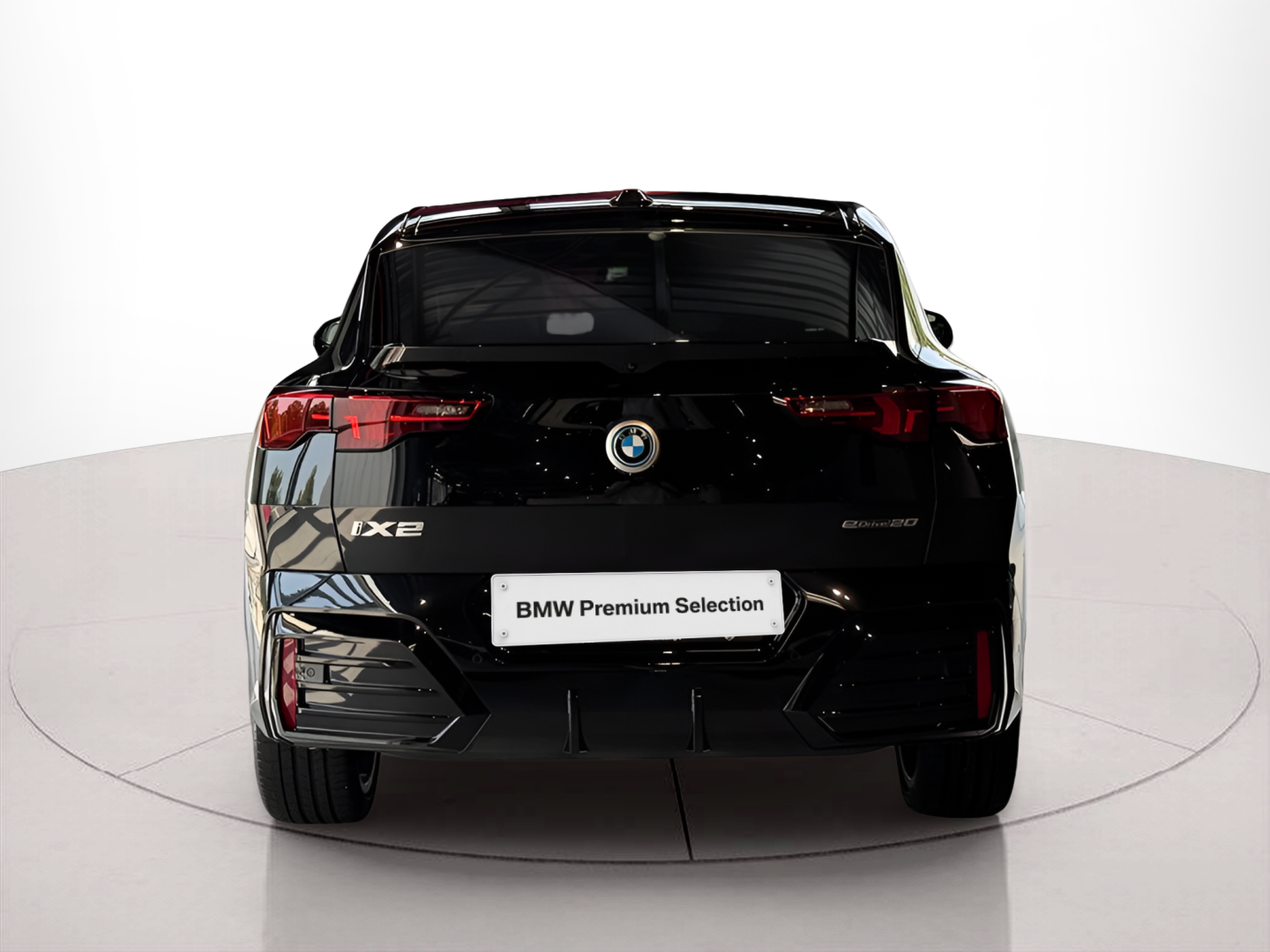 BMW iX2 eDrive20 color Negro. Año 2024. 150KW(204CV). Elétrico. En concesionario BMcar Guimarães de Guimarães