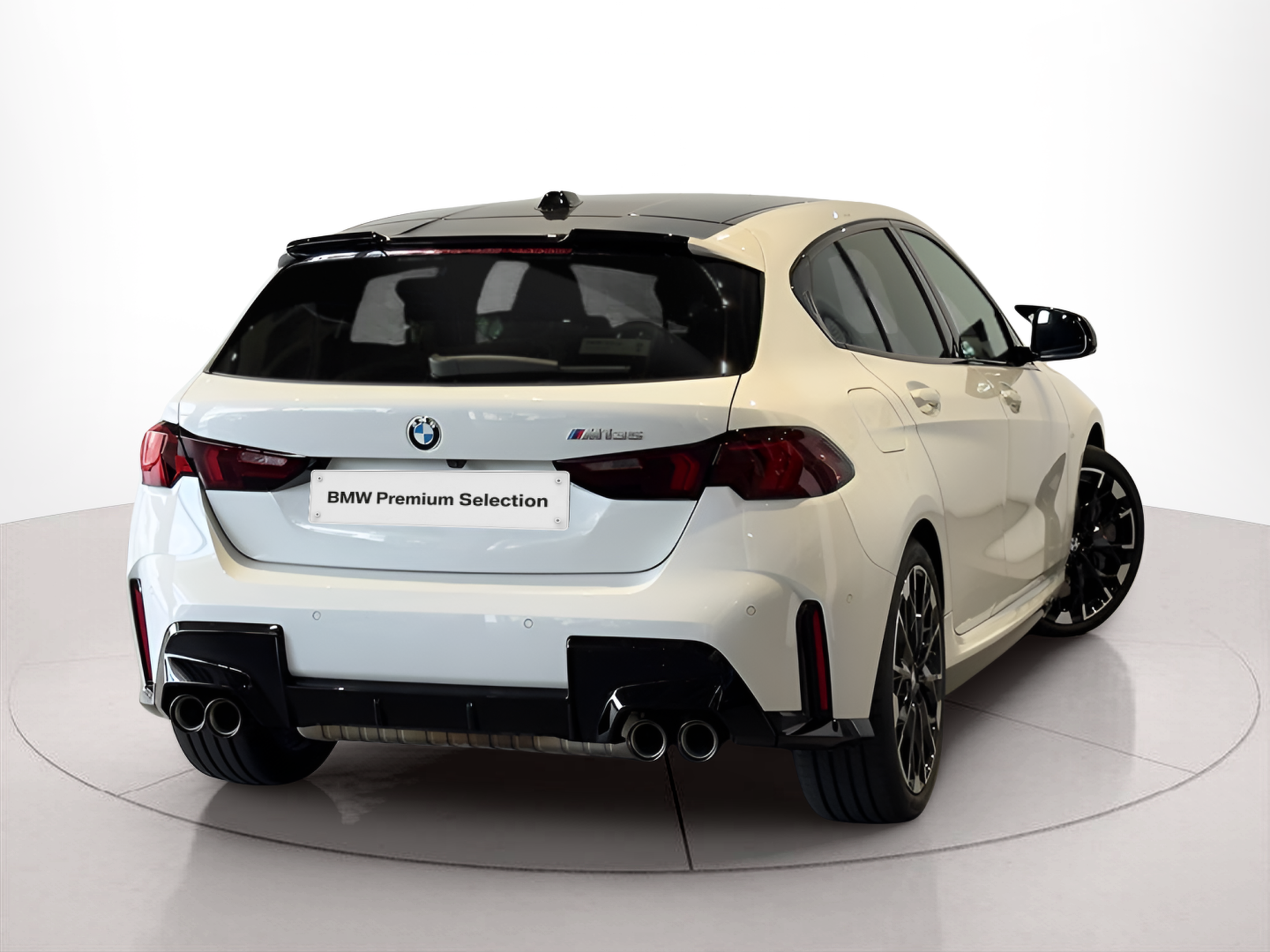 BMW Série 1 M135i xDrive color Blanco. Año 2024. 221KW(300CV). Gasolina. En concesionario BMcar Braga de Braga