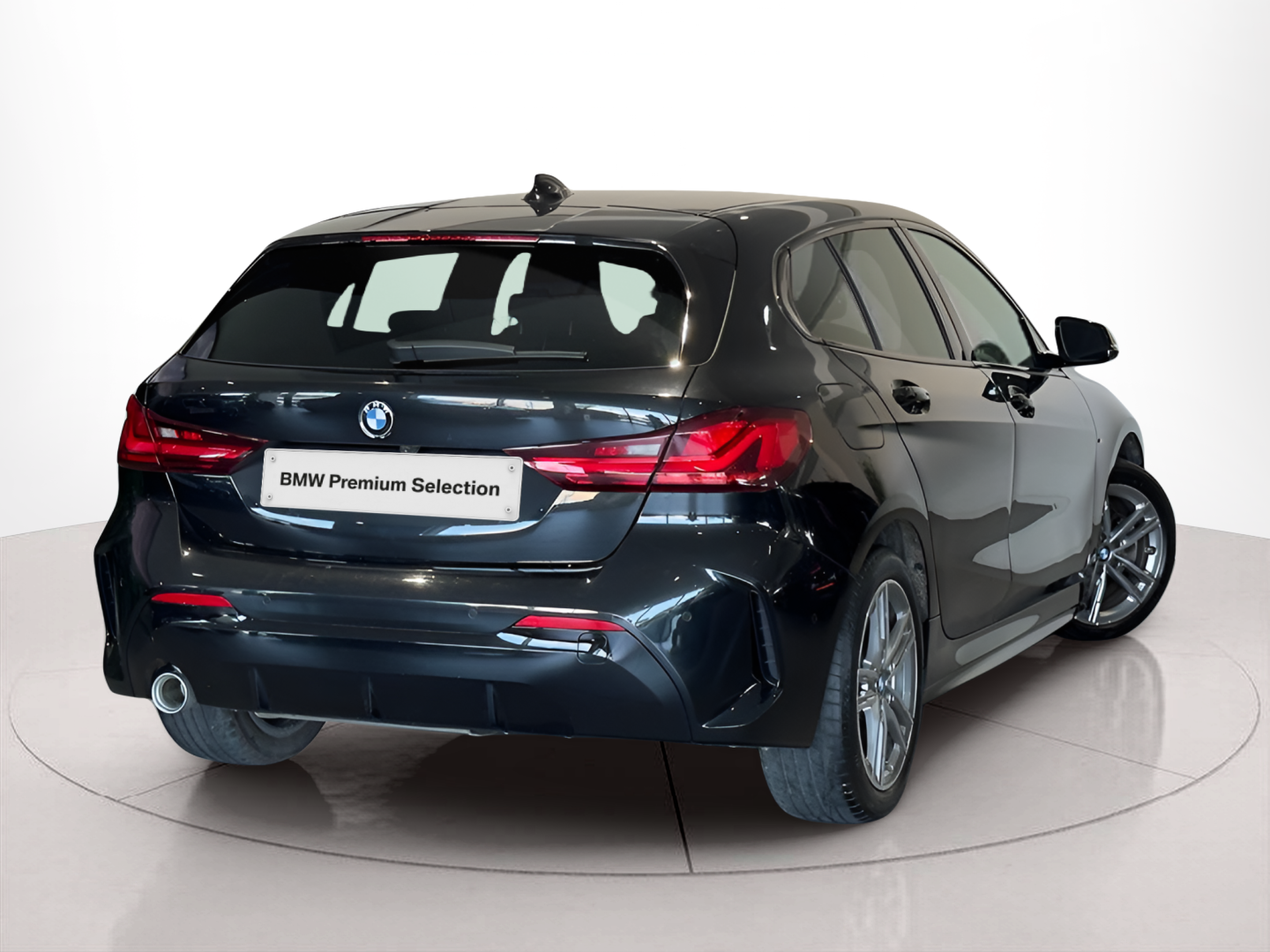 BMW Série 1 116d color Negro. Año 2024. 85KW(116CV). Diesel. En concesionario BMcar Braga de Braga
