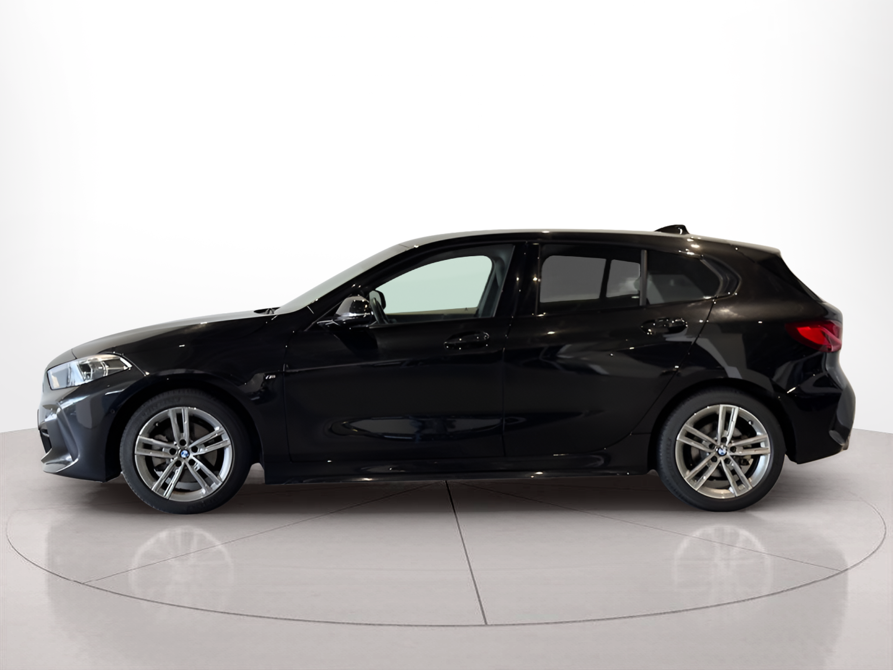 Fotos de BMW Série 1 116d color Negro. Año 2024. 85KW(116CV). Diesel. En concesionario BMcar Braga de Braga