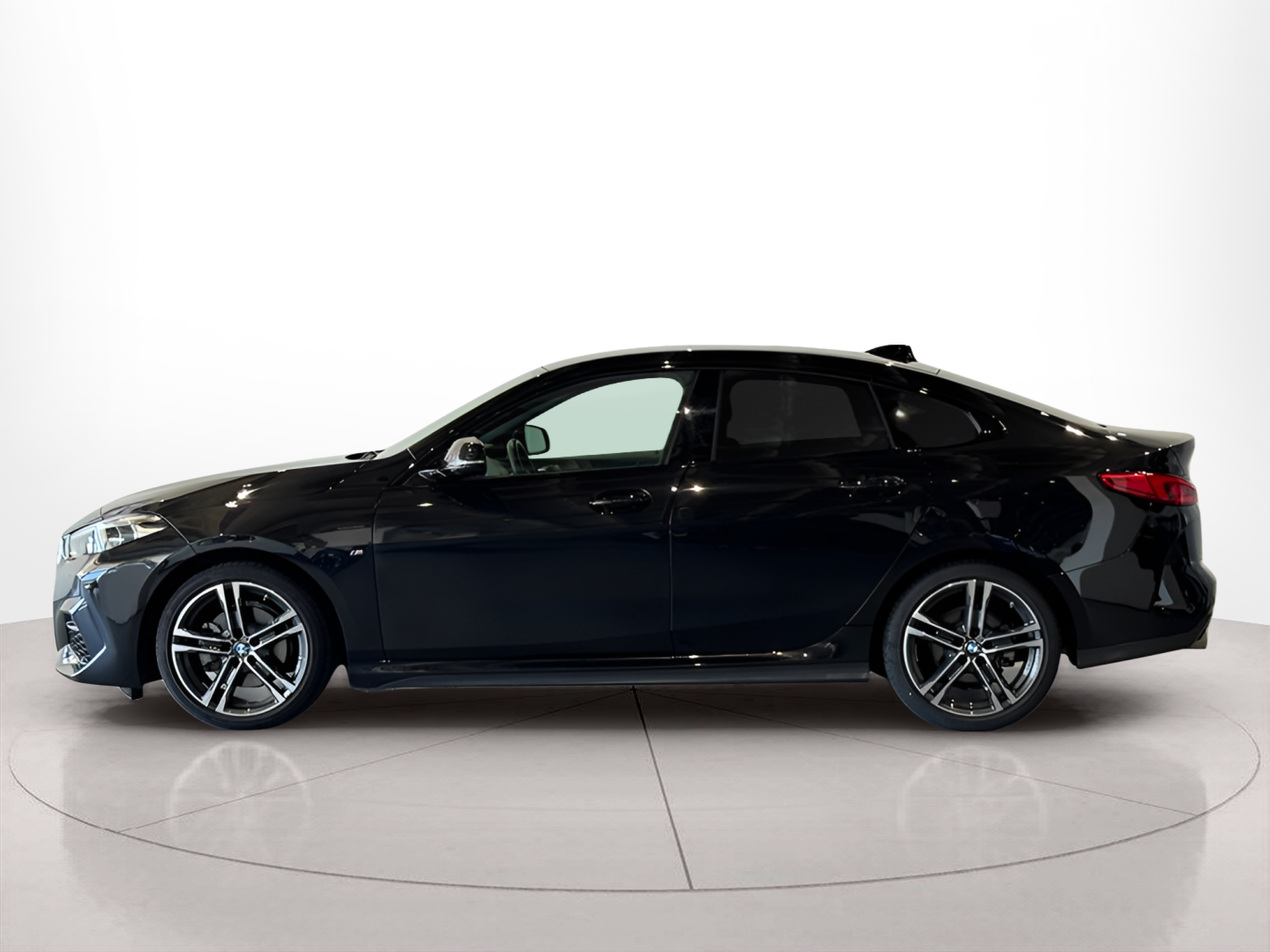 Fotos de BMW Série 2 216d Gran Coupe color Negro. Año 2024. 85KW(116CV). Diesel. En concesionario BMcar Braga de Braga