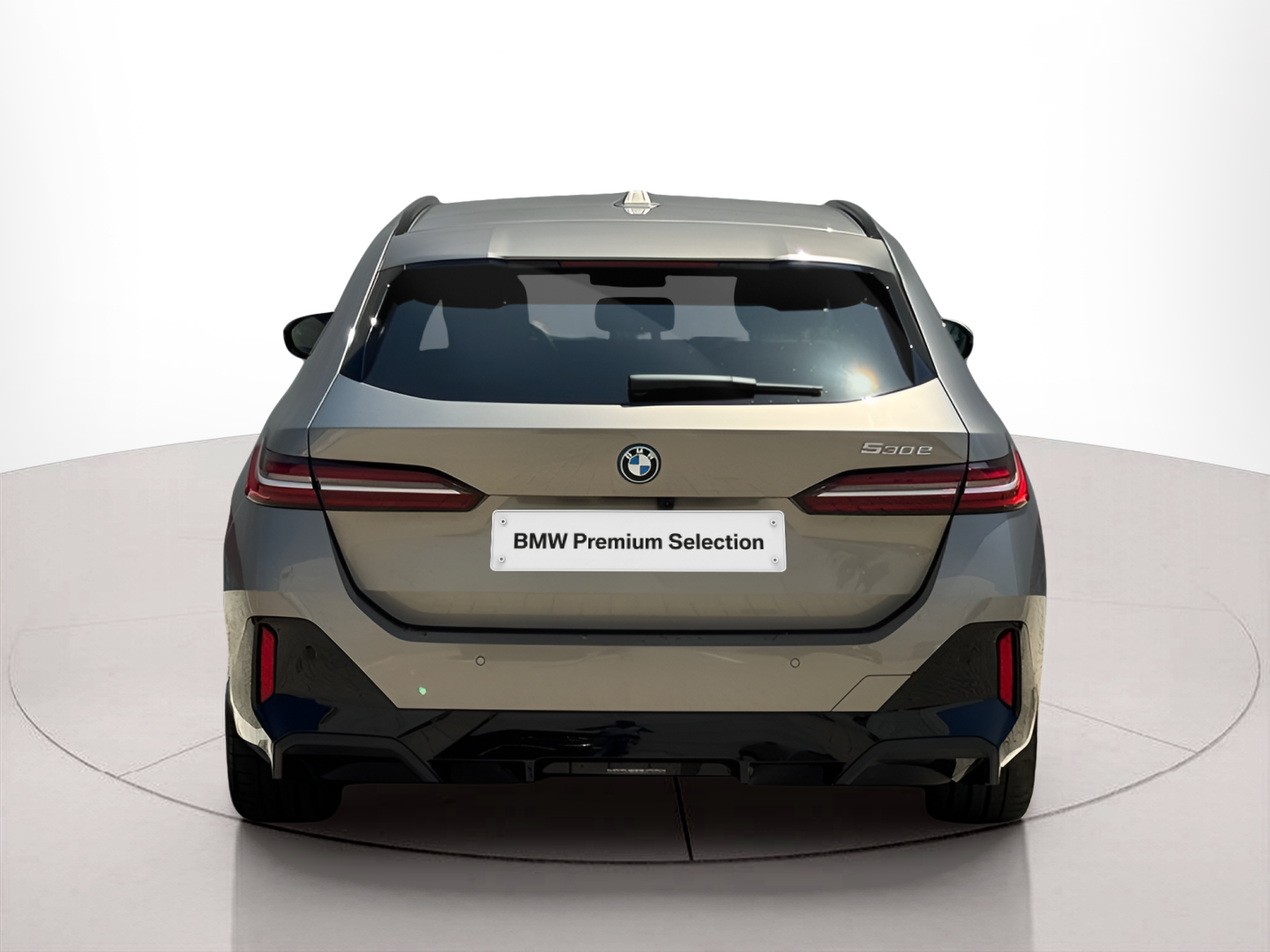 BMW Série 5 530e Touring color Gris. Año 2024. 220KW(299CV). Elétrico / Gasolina Híbrido. En concesionario BMcar Braga de Braga