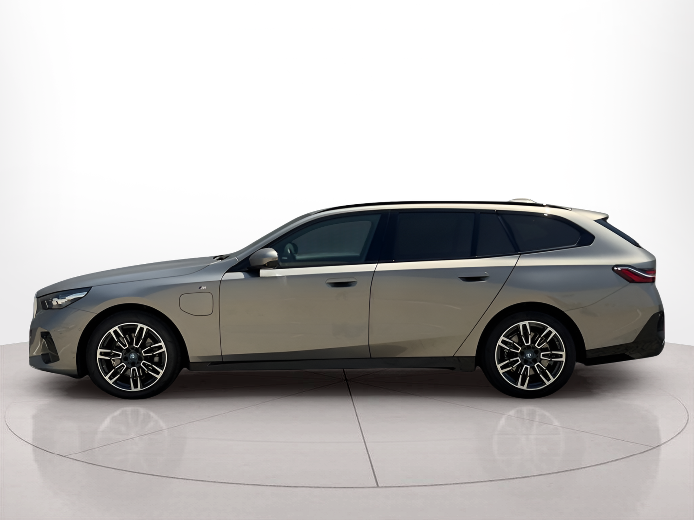 Fotos de BMW Série 5 530e Touring color Gris. Año 2024. 220KW(299CV). Elétrico / Gasolina Híbrido. En concesionario BMcar Braga de Braga