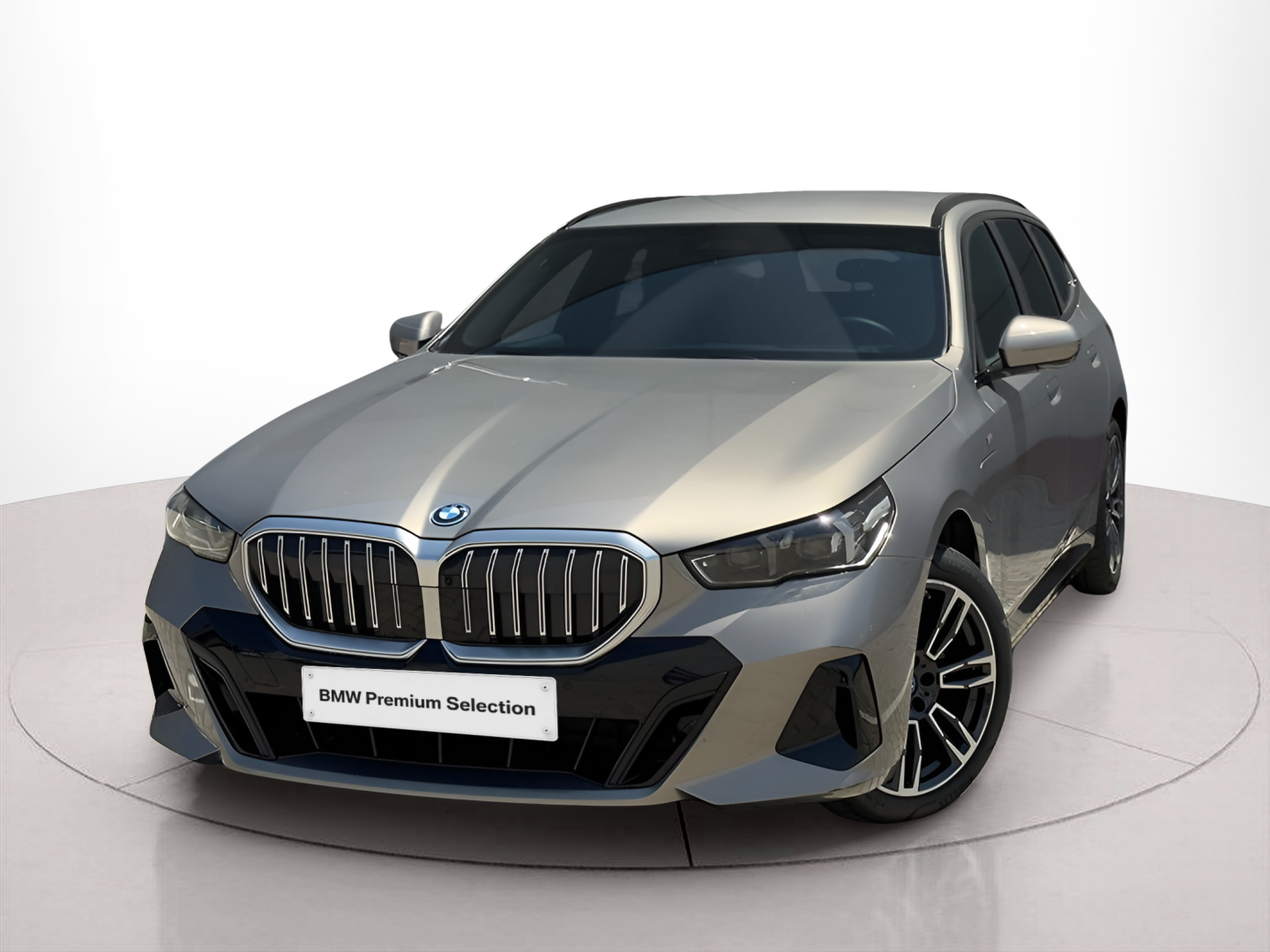 Fotos de BMW Série 5 530e Touring color Gris. Año 2024. 220KW(299CV). Elétrico / Gasolina Híbrido. En concesionario BMcar Braga de Braga