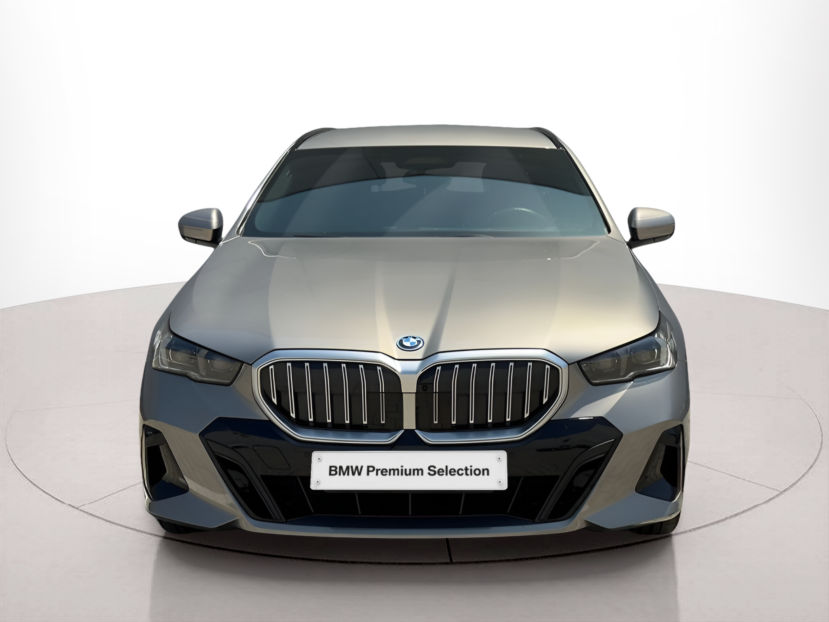 Fotos de BMW Série 5 530e Touring color Gris. Año 2024. 220KW(299CV). Elétrico / Gasolina Híbrido. En concesionario BMcar Braga de Braga