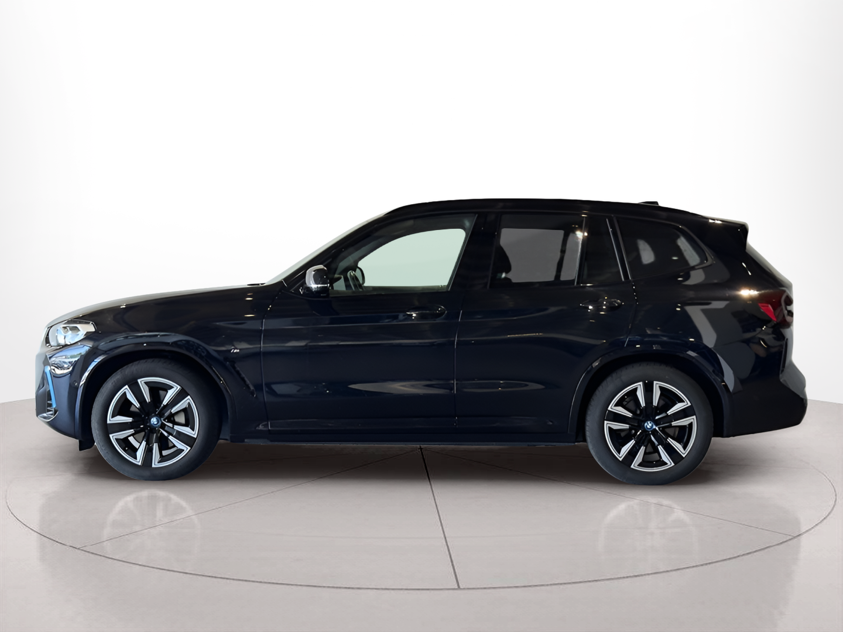 Fotos de BMW iX3 iX3 80 kWh color Negro. Año 2024. 210KW(286CV). Elétrico. En concesionario BMcar Braga de Braga