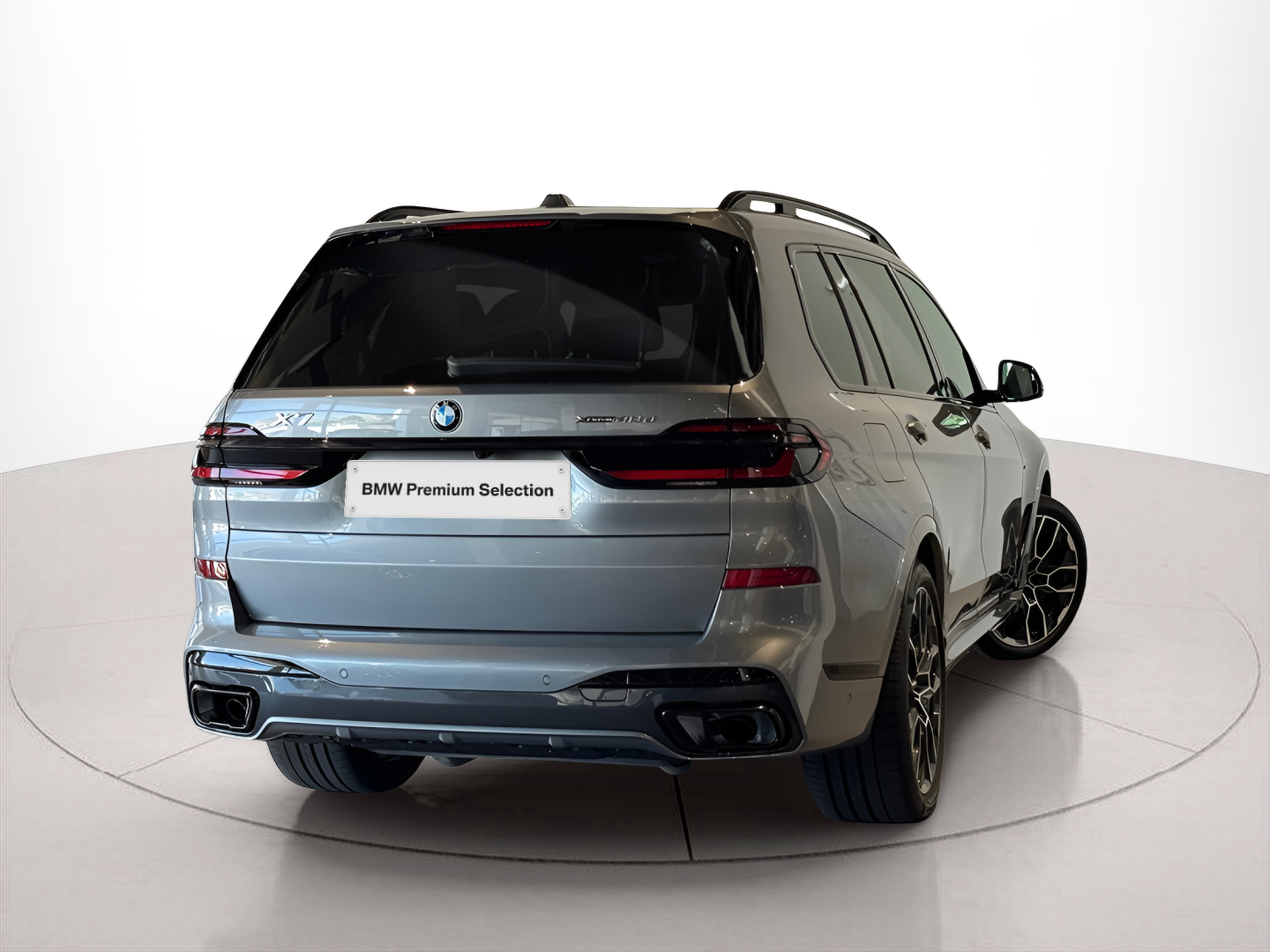 BMW X7 xDrive40d color Gris. Año 2024. 259KW(352CV). Diesel. En concesionario BMcar Braga de Braga