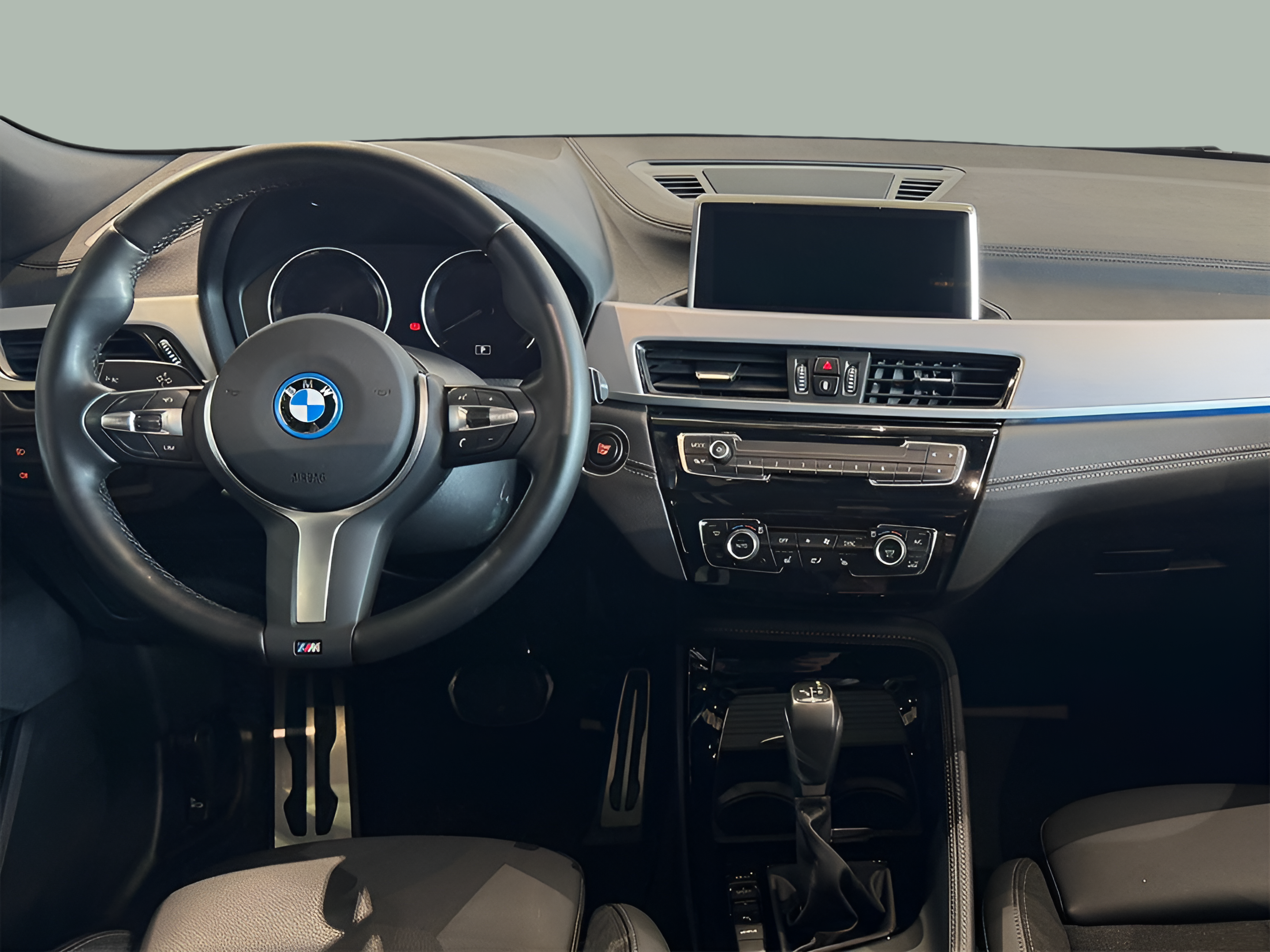 BMW X2 xDrive25e color Negro. Año 2023. 162KW(220CV). Elétrico / Gasolina Híbrido. En concesionario BMcar Braga de Braga